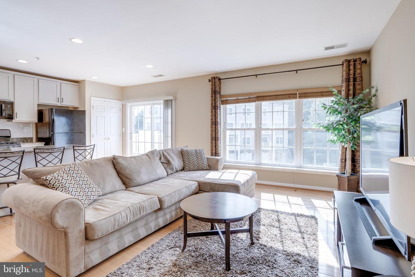4656 UNIT #522 BATTENBURG LN, FAIRFAX, Virginia 22030, 3 Bedrooms Bedrooms, ,2 BathroomsBathrooms,Residential,For sale,4656 UNIT #522 BATTENBURG LN,VAFX2244190 MLS # VAFX2244190