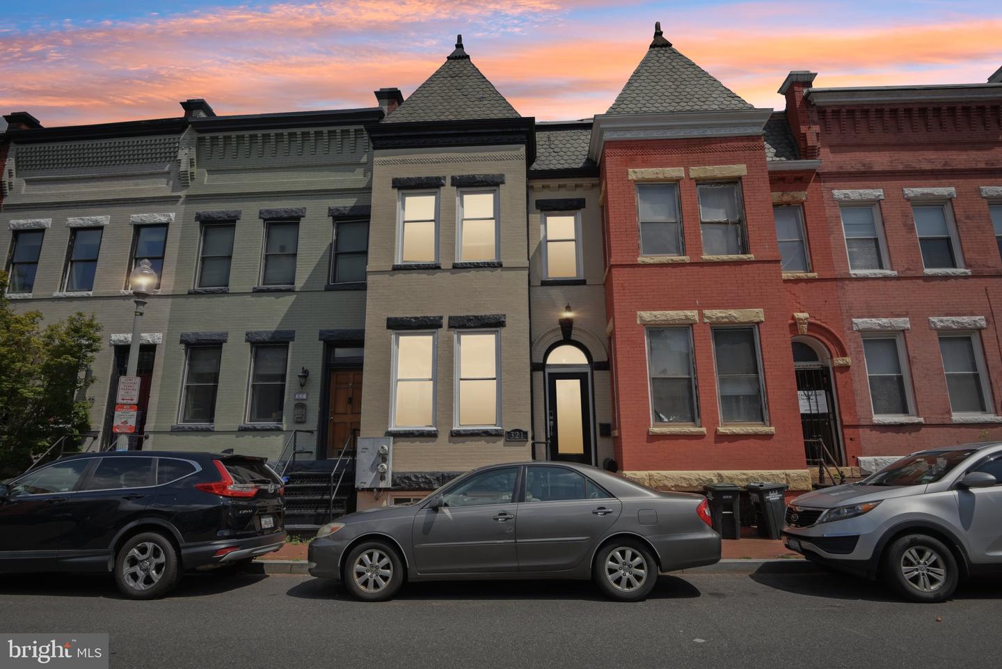321 ELM ST NW, WASHINGTON, District Of Columbia 20001, 3 Bedrooms Bedrooms, ,2 BathroomsBathrooms,Residential,For sale,321 ELM ST NW,DCDC2204274 MLS # DCDC2204274