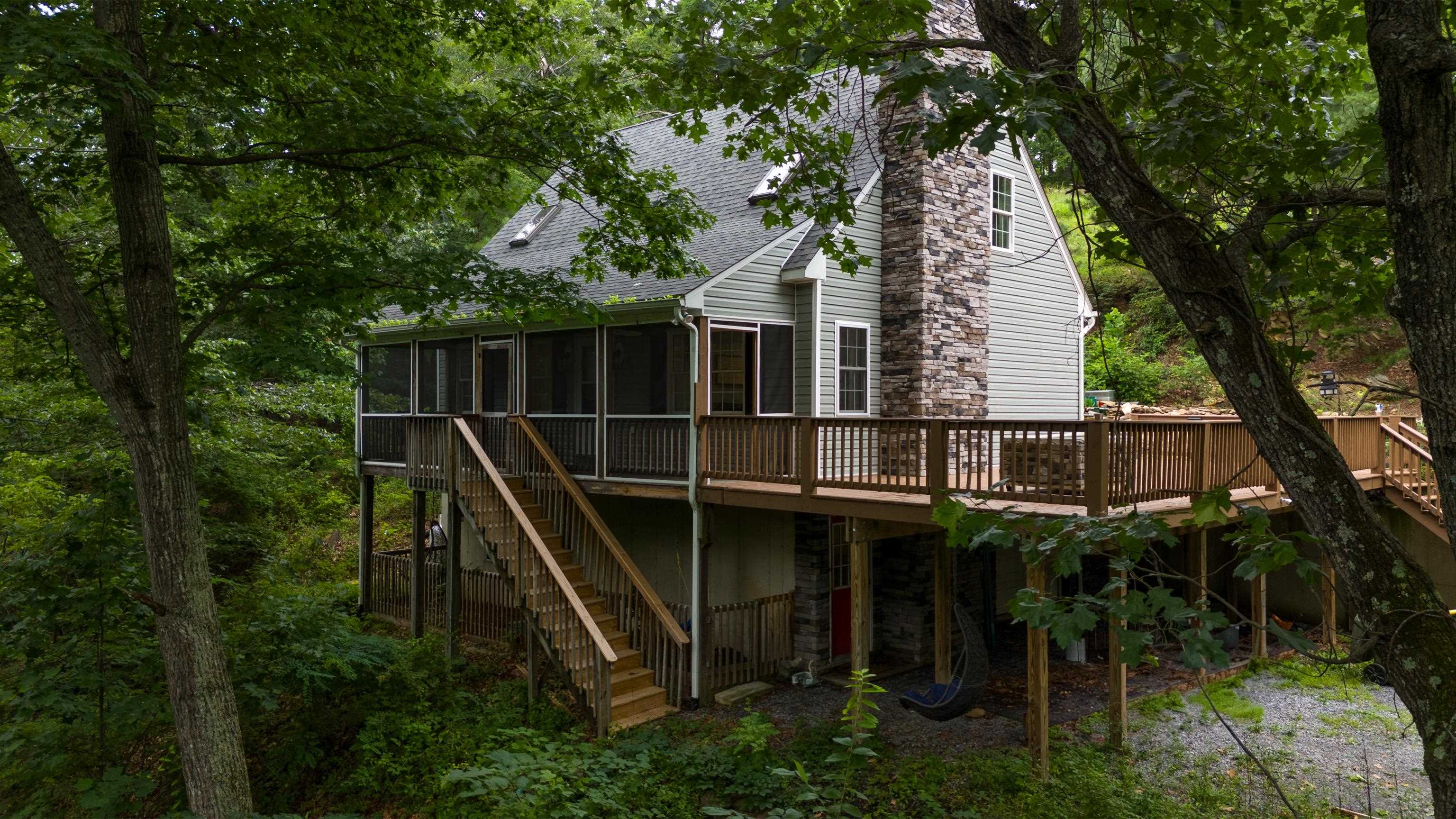 40 N BEAR DEN RD, WAYNESBORO, Virginia 22980, 4 Bedrooms Bedrooms, ,2 BathroomsBathrooms,Residential,40 N BEAR DEN RD,667085 MLS # 667085