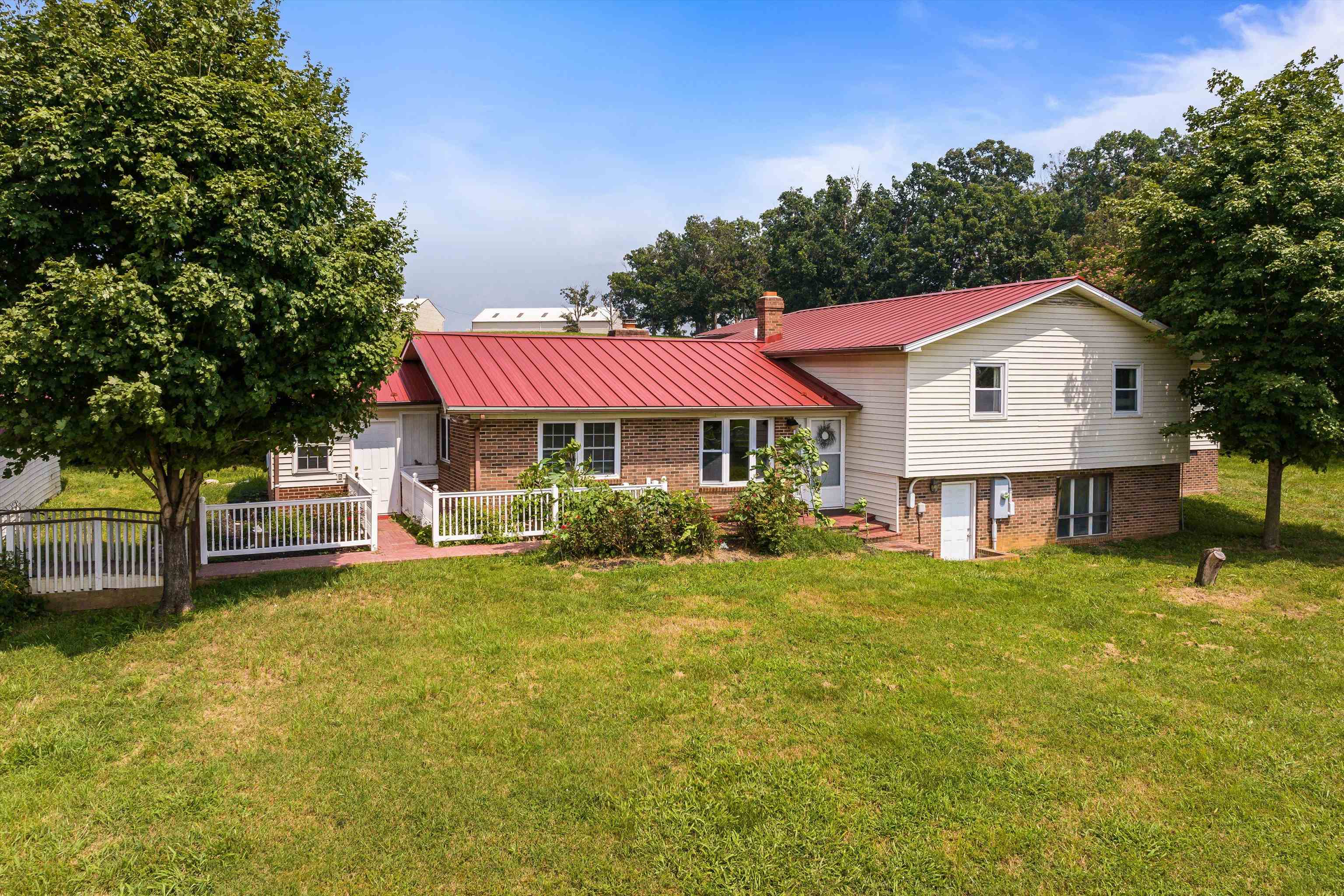 3839 LAWYER RD, MCGAHEYSVILLE, Virginia 22840, 3 Bedrooms Bedrooms, ,2 BathroomsBathrooms,Residential,Brelsford 0911,3839 LAWYER RD,667722 MLS # 667722