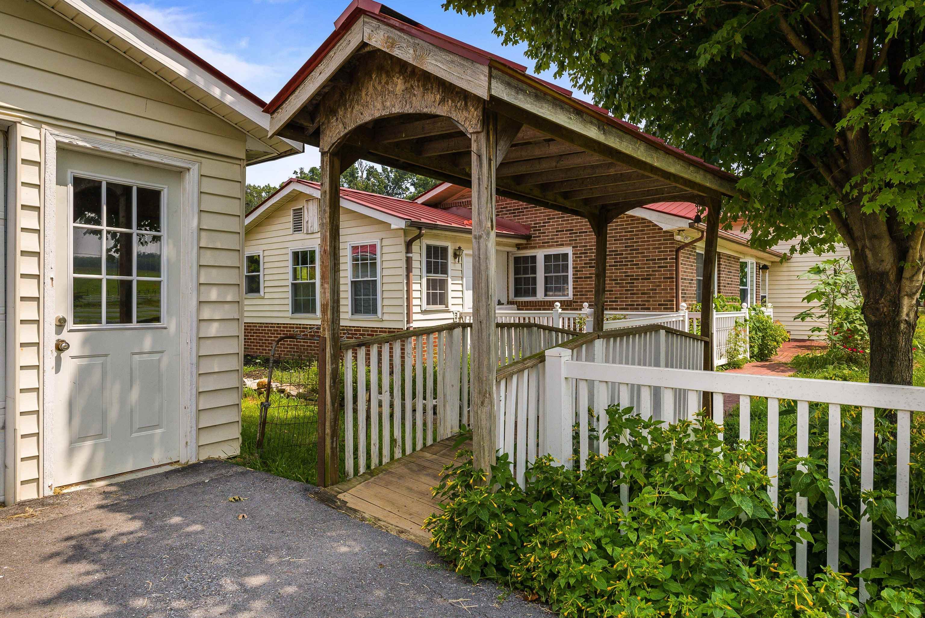 3839 LAWYER RD, MCGAHEYSVILLE, Virginia 22840, 3 Bedrooms Bedrooms, ,2 BathroomsBathrooms,Residential,Brelsford 0911,3839 LAWYER RD,667722 MLS # 667722