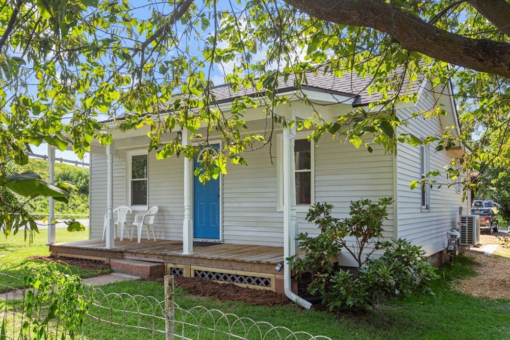 821 N BAYARD AVE, WAYNESBORO, Virginia 22980, 2 Bedrooms Bedrooms, ,1 BathroomBathrooms,Residential,821 N BAYARD AVE,667739 MLS # 667739