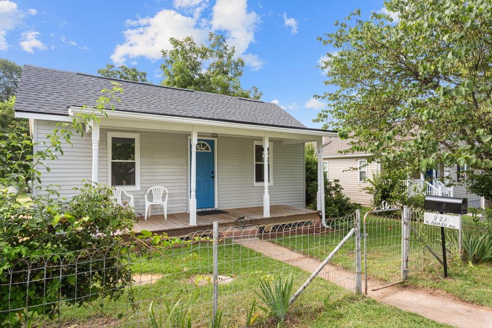 821 N BAYARD AVE, WAYNESBORO, Virginia 22980, 2 Bedrooms Bedrooms, ,1 BathroomBathrooms,Residential,821 N BAYARD AVE,667739 MLS # 667739