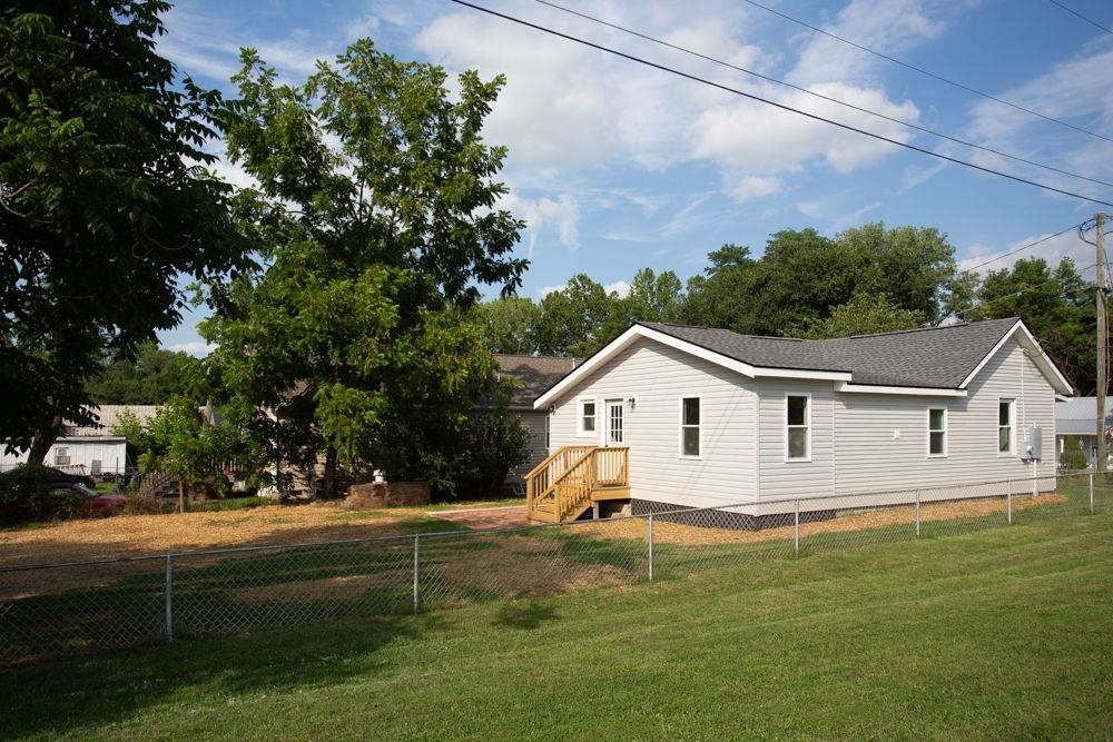 821 N BAYARD AVE, WAYNESBORO, Virginia 22980, 2 Bedrooms Bedrooms, ,1 BathroomBathrooms,Residential,821 N BAYARD AVE,667739 MLS # 667739