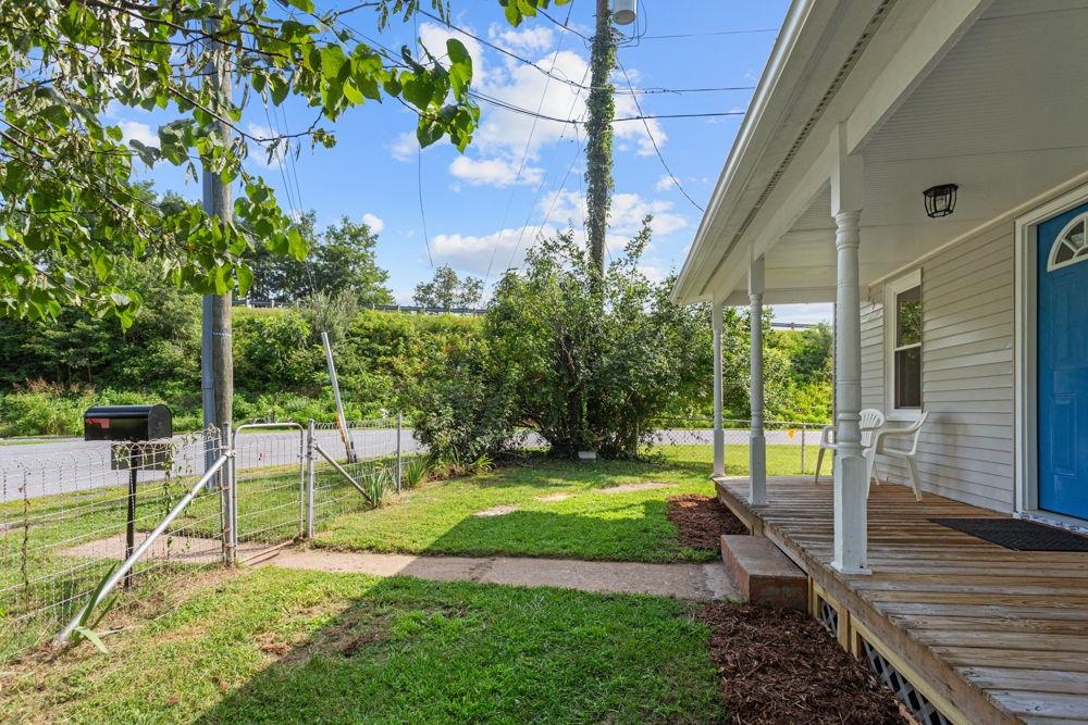 821 N BAYARD AVE, WAYNESBORO, Virginia 22980, 2 Bedrooms Bedrooms, ,1 BathroomBathrooms,Residential,821 N BAYARD AVE,667739 MLS # 667739