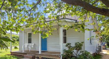 821 N BAYARD AVE, WAYNESBORO, Virginia 22980, 2 Bedrooms Bedrooms, ,1 BathroomBathrooms,Residential,821 N BAYARD AVE,667739 MLS # 667739
