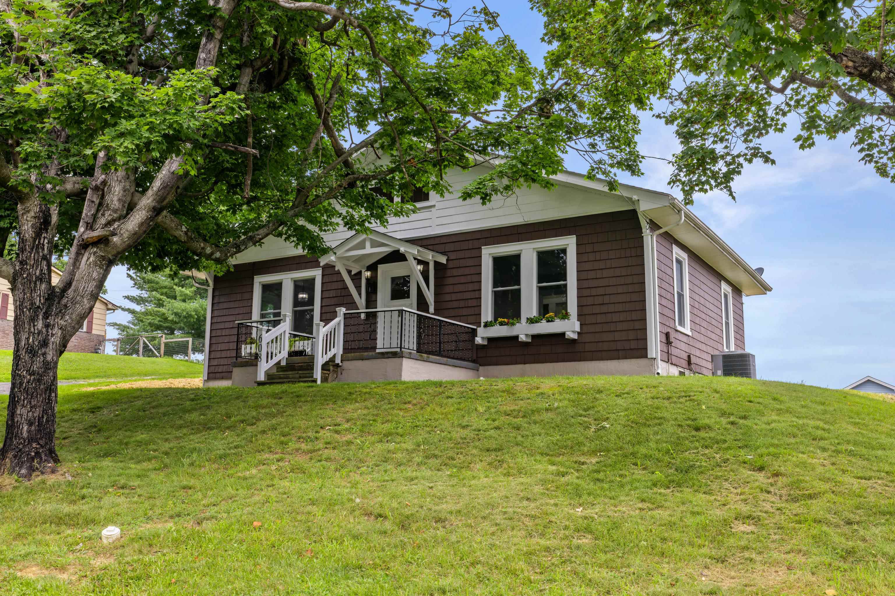608 B ST, STAUNTON, Virginia 24401, 3 Bedrooms Bedrooms, ,Residential,608 B ST,667745 MLS # 667745