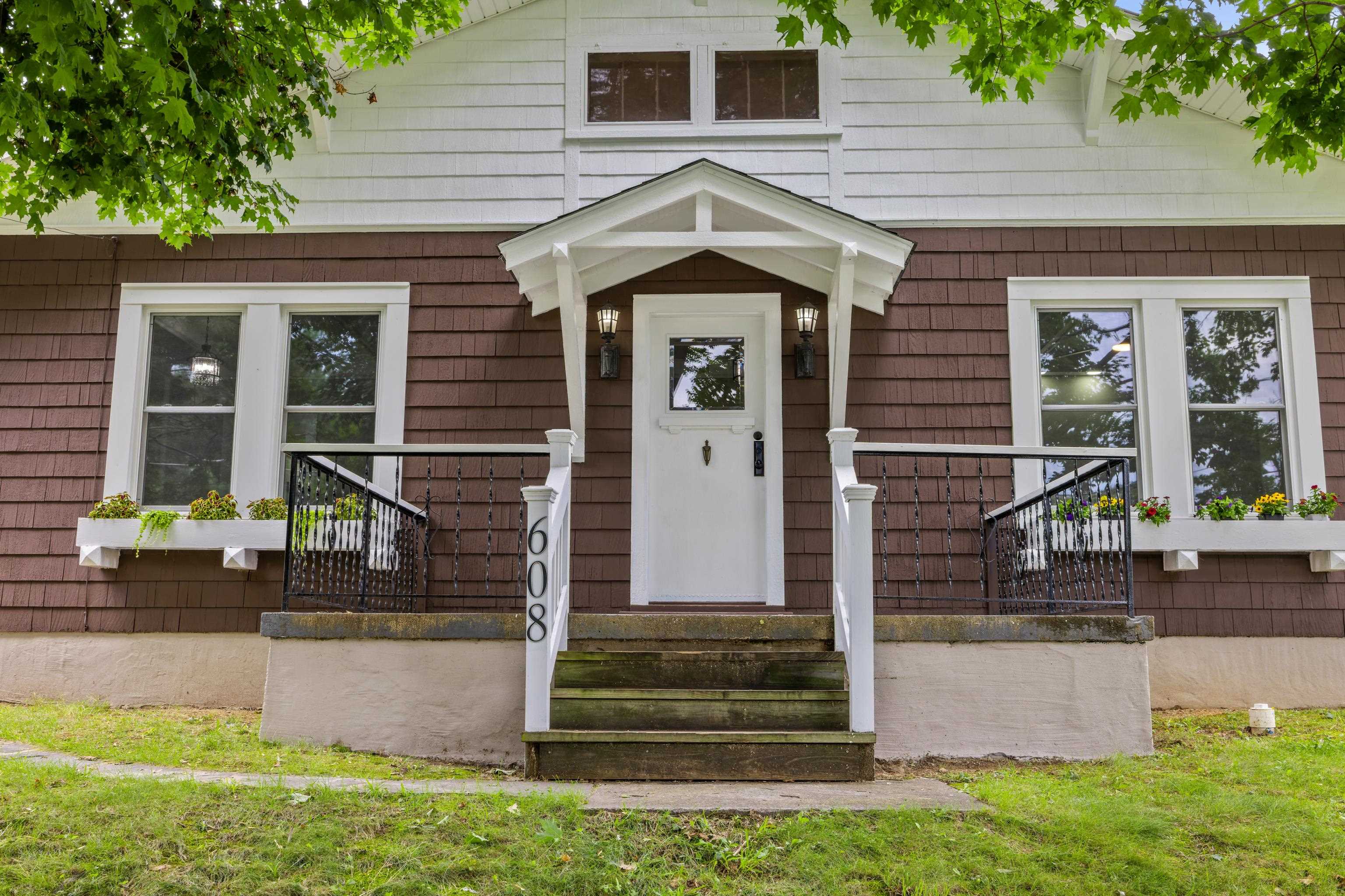 608 B ST, STAUNTON, Virginia 24401, 3 Bedrooms Bedrooms, ,Residential,608 B ST,667745 MLS # 667745