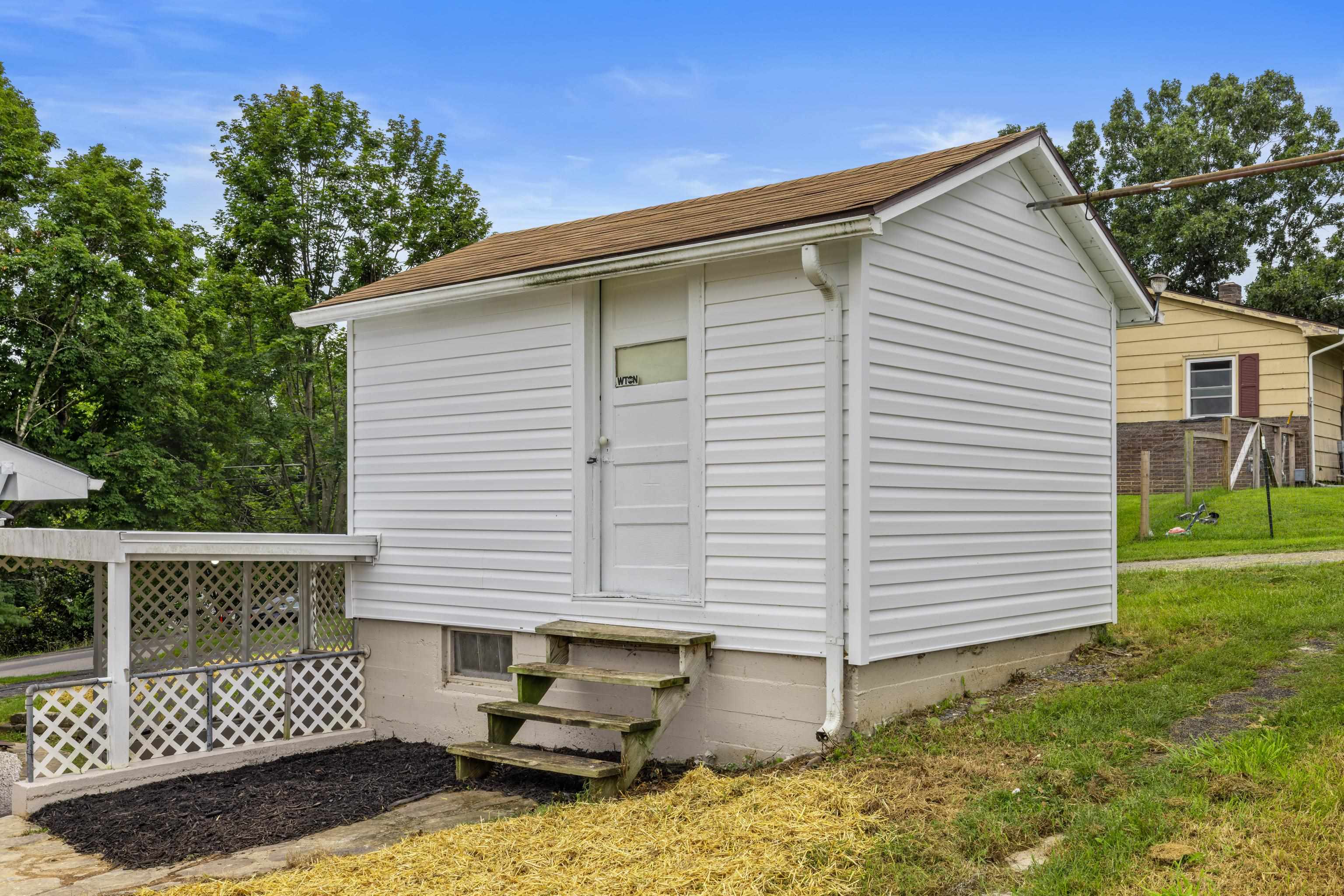 608 B ST, STAUNTON, Virginia 24401, 3 Bedrooms Bedrooms, ,Residential,608 B ST,667745 MLS # 667745