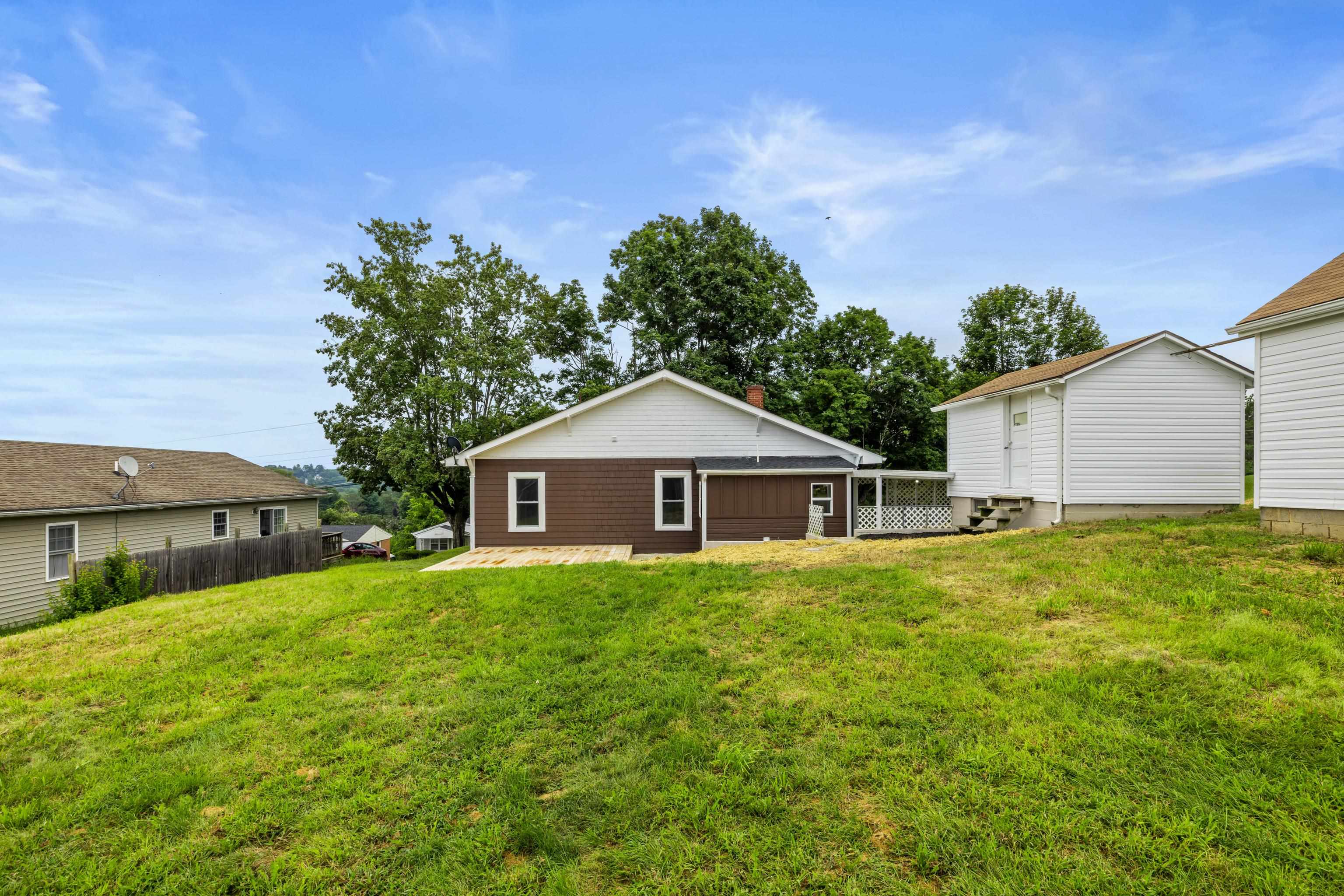 608 B ST, STAUNTON, Virginia 24401, 3 Bedrooms Bedrooms, ,Residential,608 B ST,667745 MLS # 667745