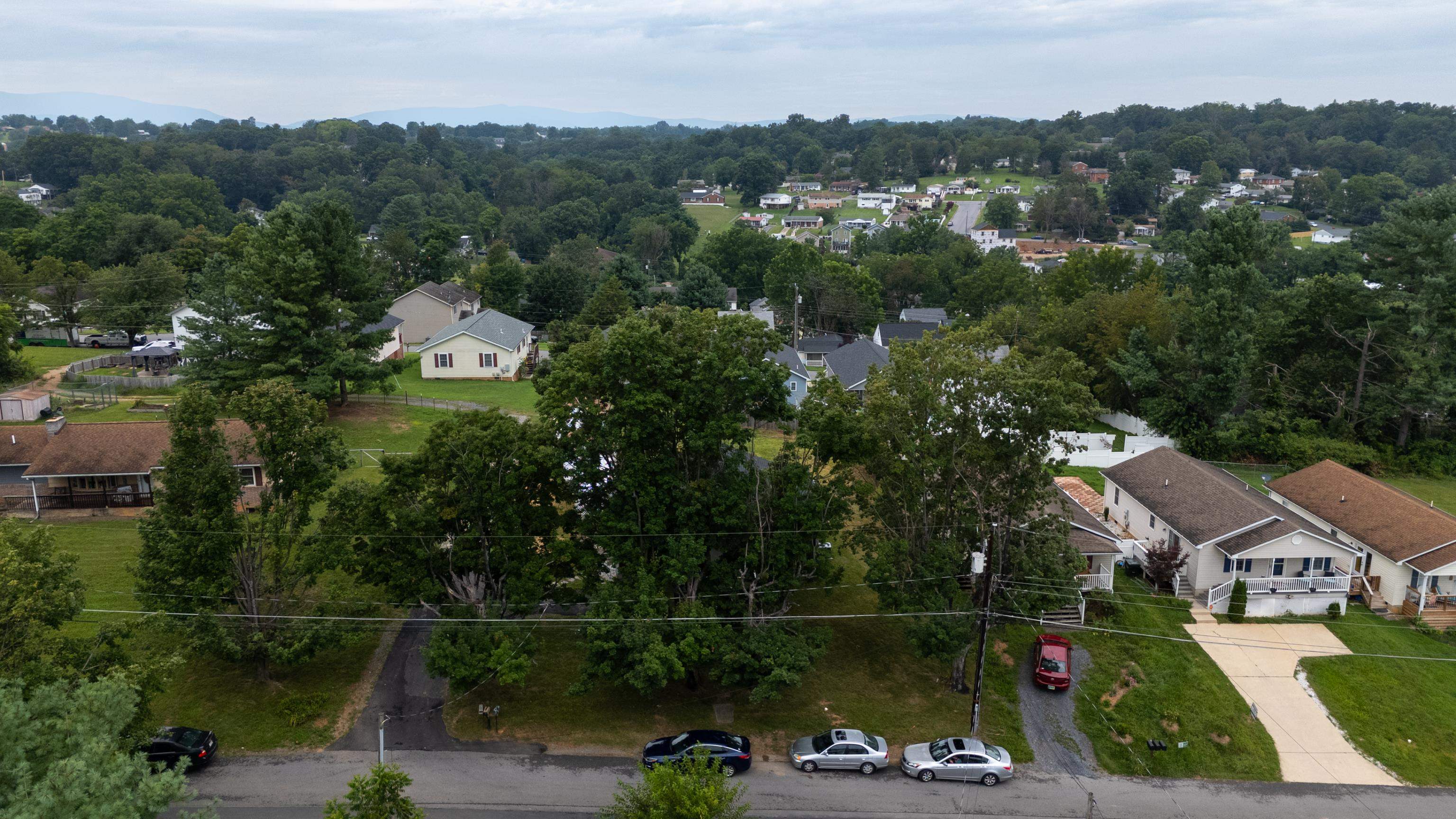 608 B ST, STAUNTON, Virginia 24401, 3 Bedrooms Bedrooms, ,Residential,608 B ST,667745 MLS # 667745
