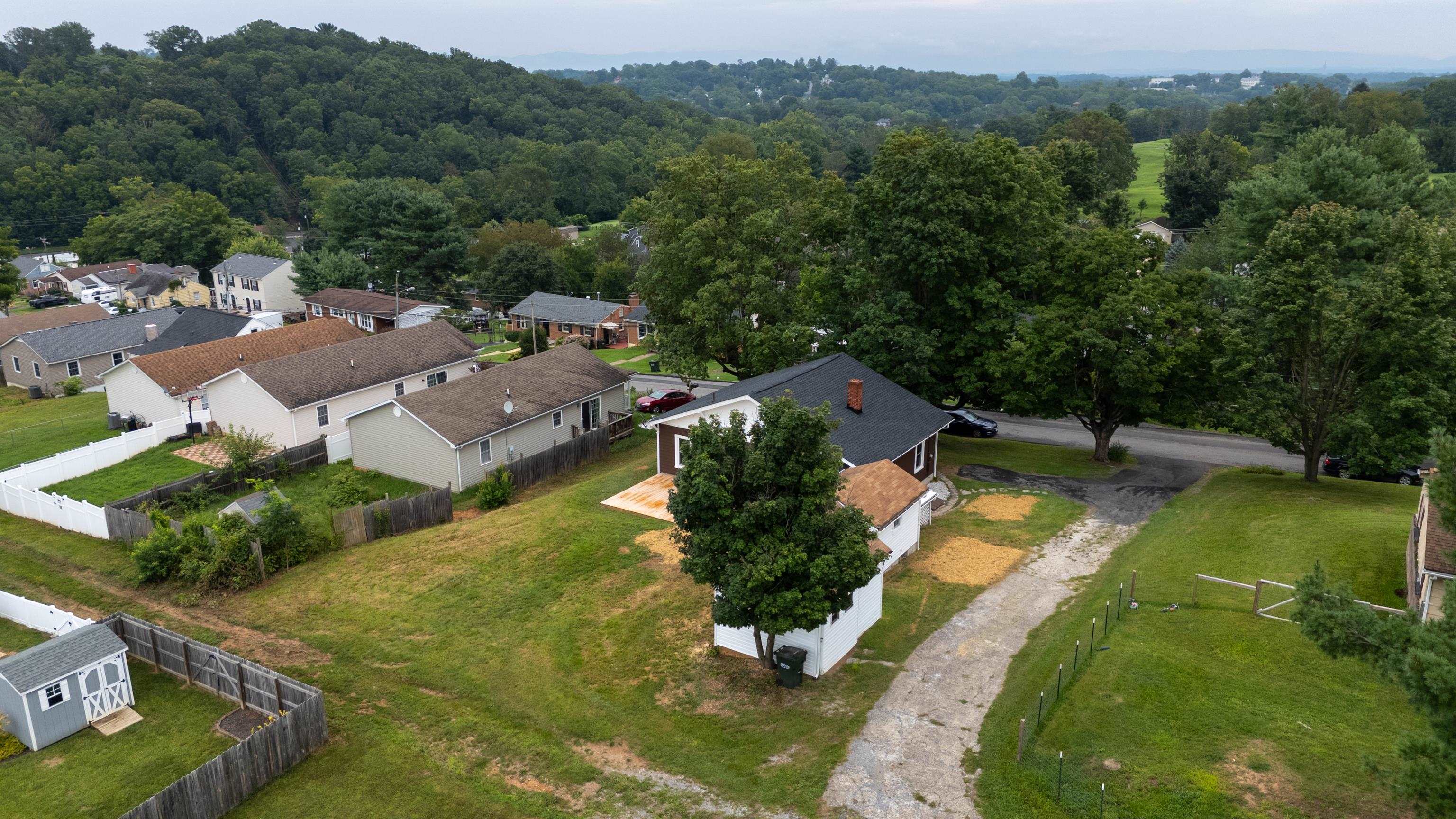 608 B ST, STAUNTON, Virginia 24401, 3 Bedrooms Bedrooms, ,Residential,608 B ST,667745 MLS # 667745