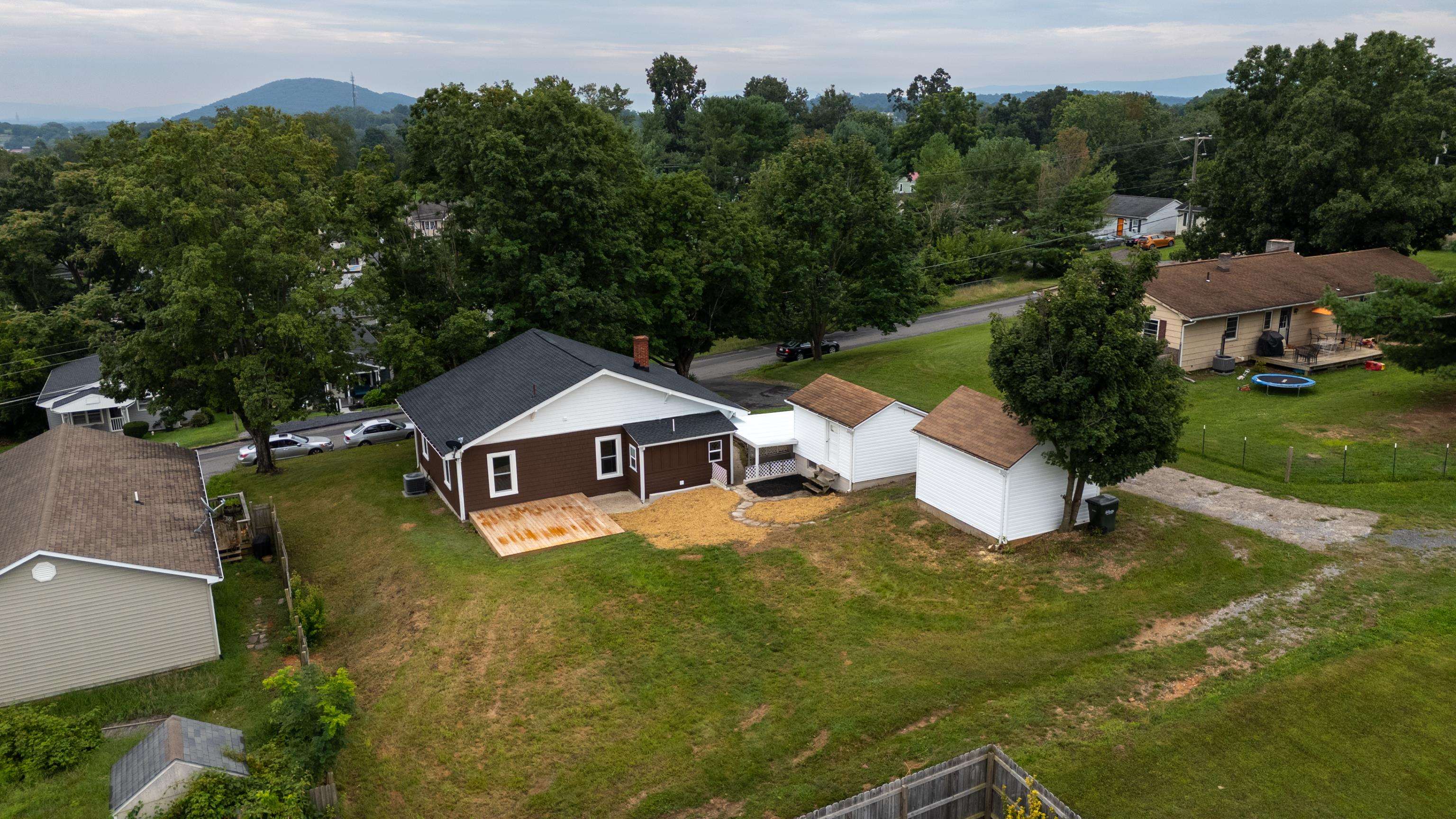 608 B ST, STAUNTON, Virginia 24401, 3 Bedrooms Bedrooms, ,Residential,608 B ST,667745 MLS # 667745