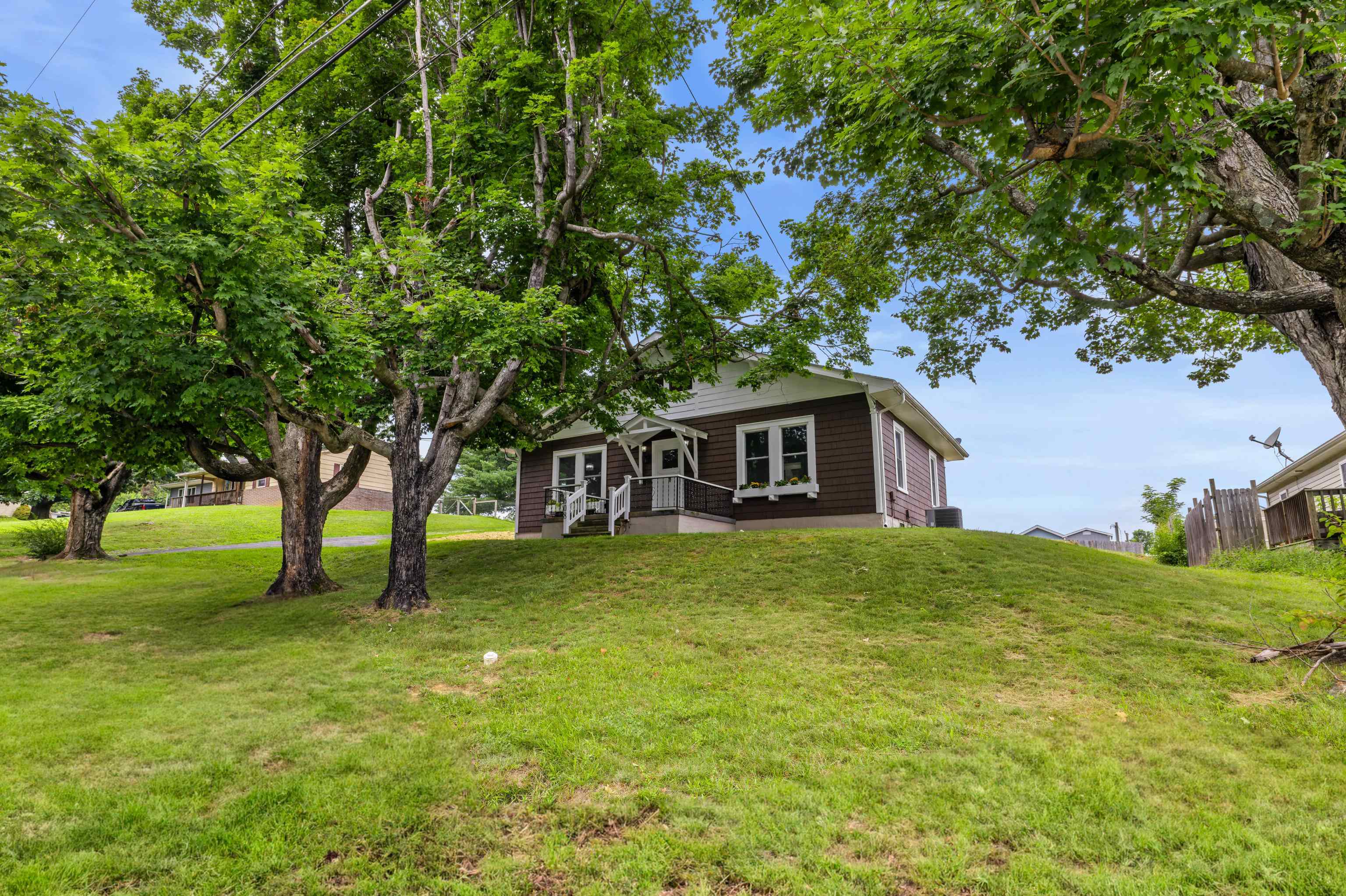 608 B ST, STAUNTON, Virginia 24401, 3 Bedrooms Bedrooms, ,Residential,608 B ST,667745 MLS # 667745