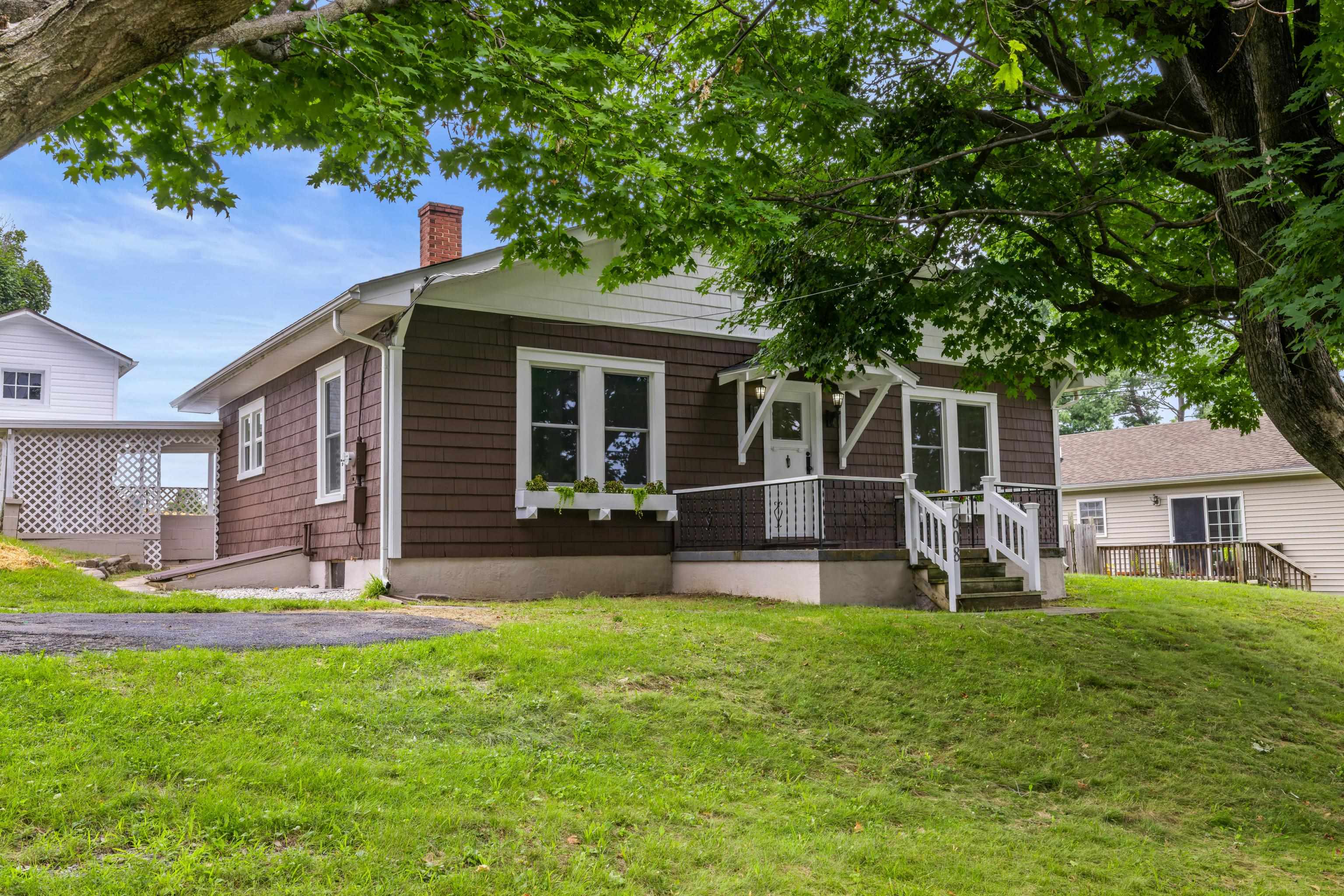 608 B ST, STAUNTON, Virginia 24401, 3 Bedrooms Bedrooms, ,Residential,608 B ST,667745 MLS # 667745