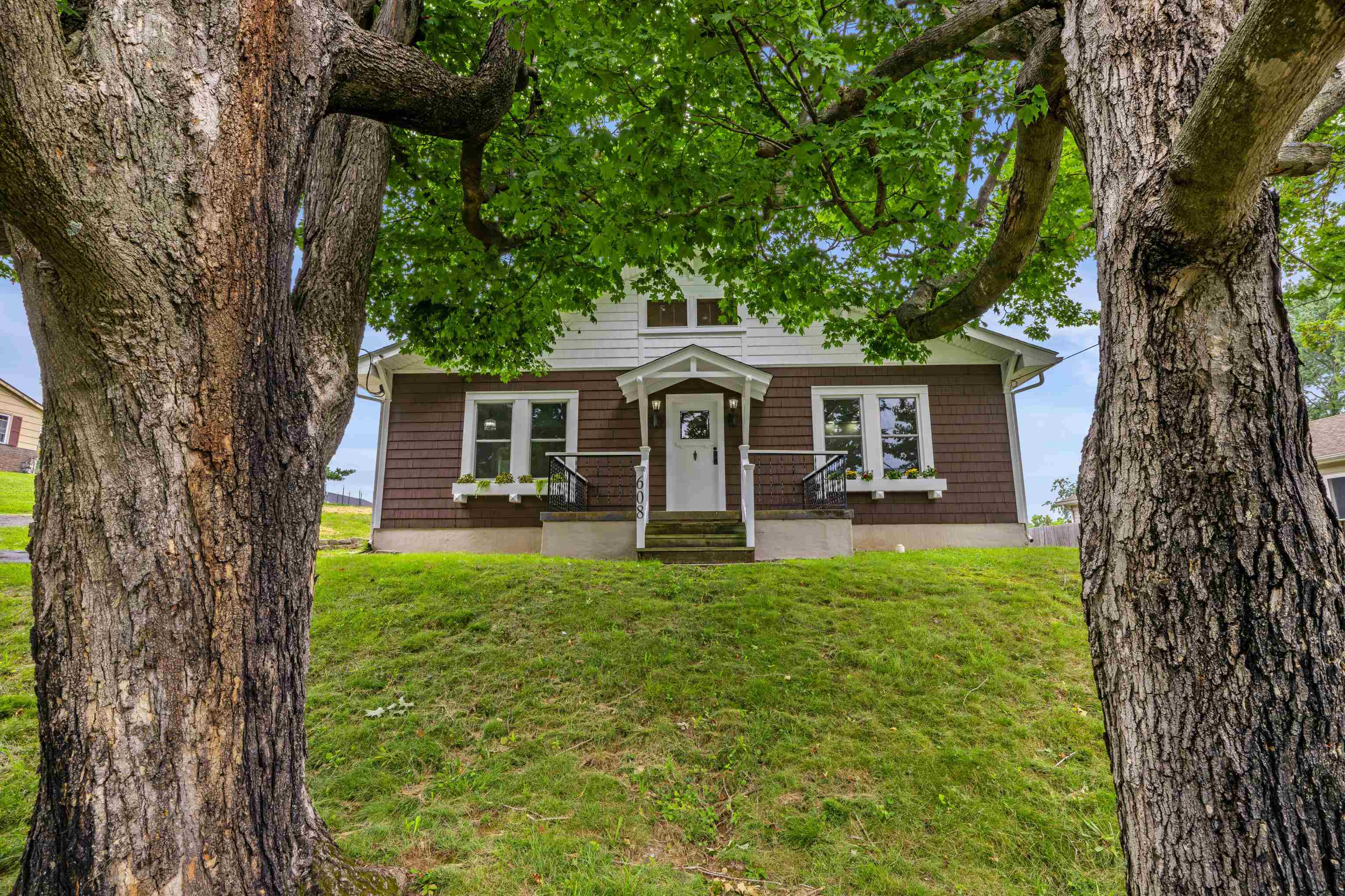 608 B ST, STAUNTON, Virginia 24401, 3 Bedrooms Bedrooms, ,Residential,608 B ST,667745 MLS # 667745