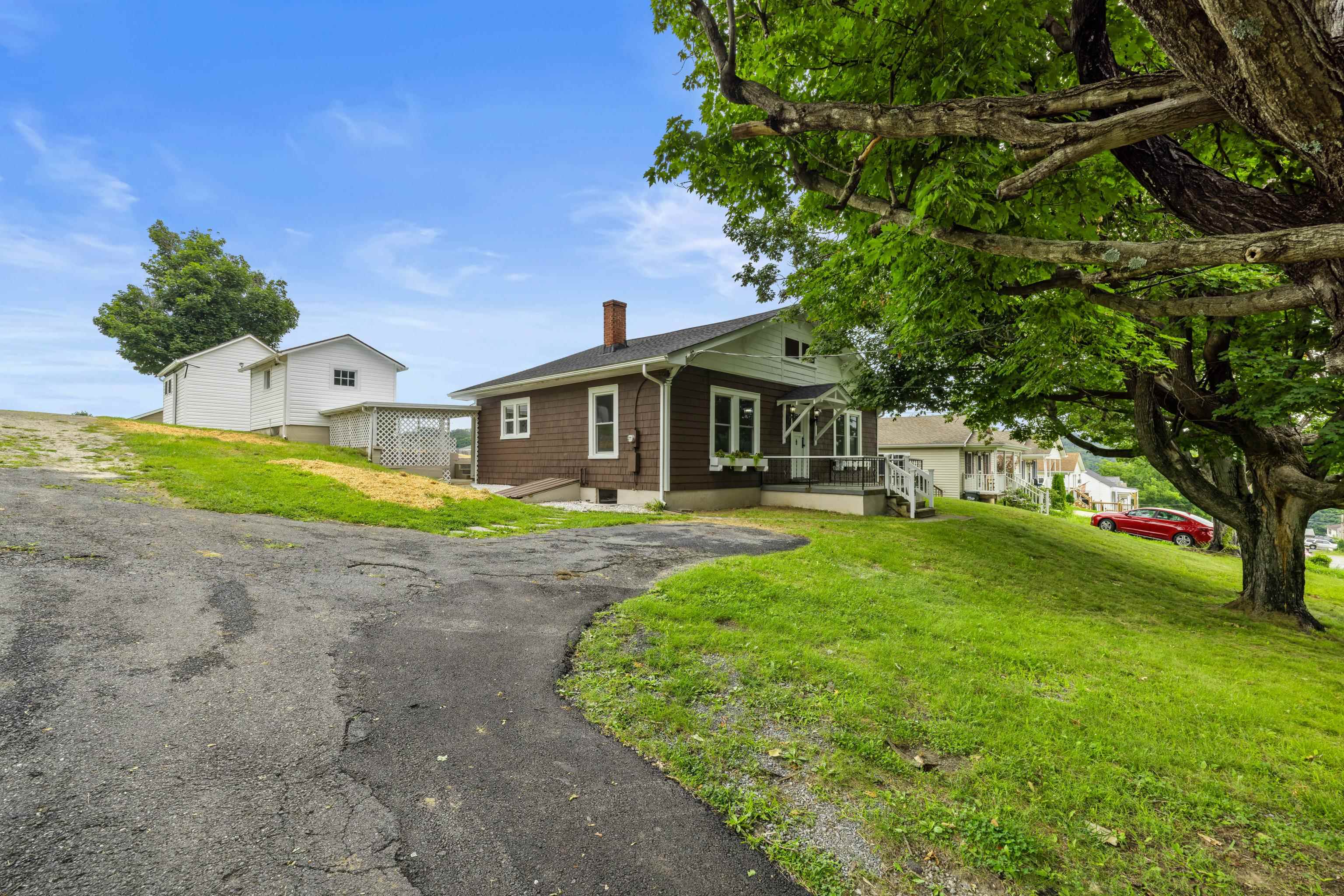 608 B ST, STAUNTON, Virginia 24401, 3 Bedrooms Bedrooms, ,Residential,608 B ST,667745 MLS # 667745