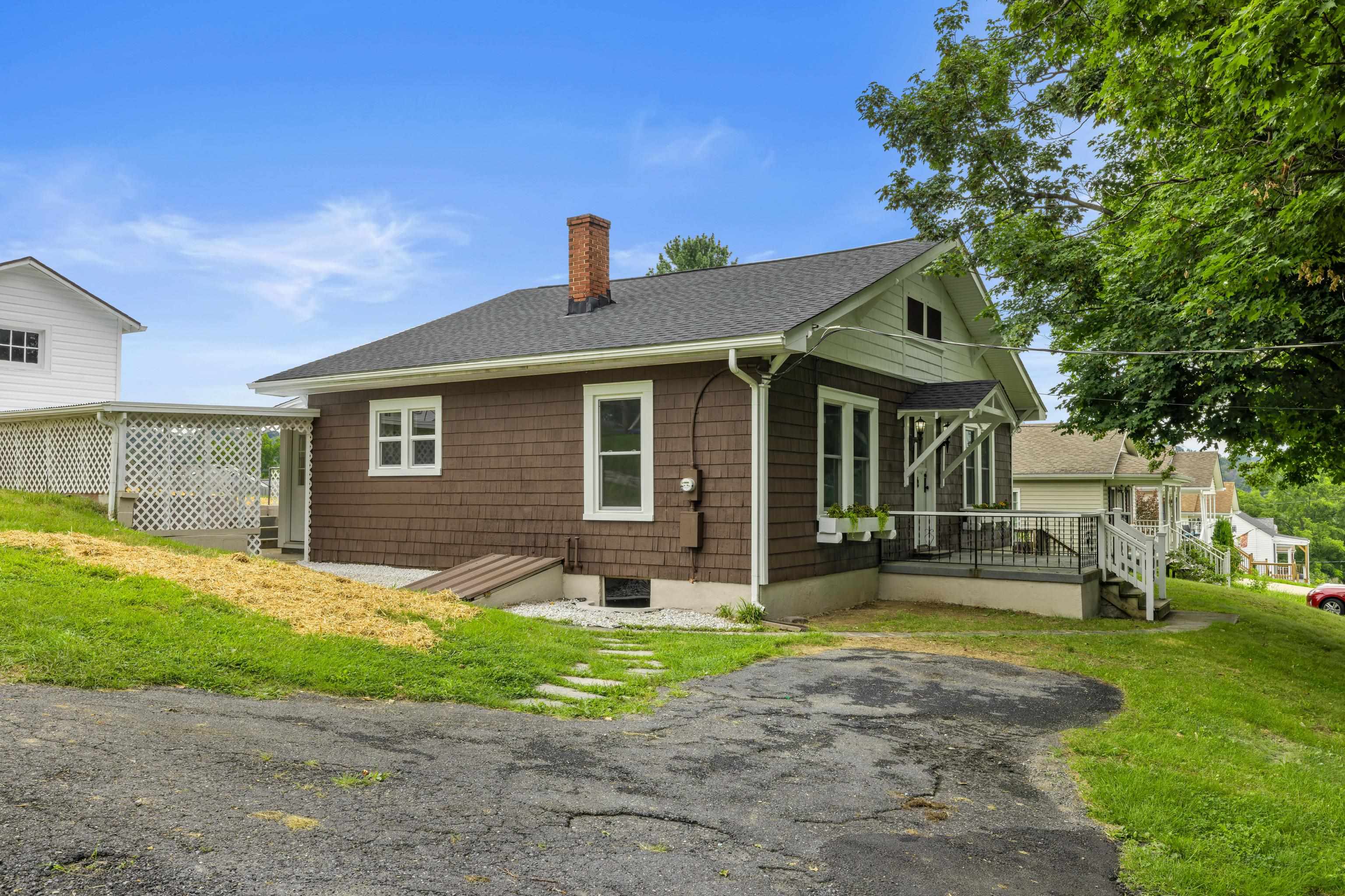 608 B ST, STAUNTON, Virginia 24401, 3 Bedrooms Bedrooms, ,Residential,608 B ST,667745 MLS # 667745