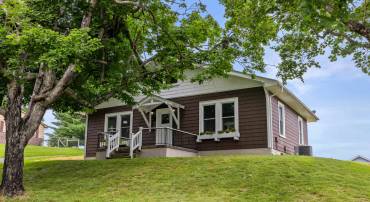 608 B ST, STAUNTON, Virginia 24401, 3 Bedrooms Bedrooms, ,2 BathroomsBathrooms,Residential,608 B ST,667745 MLS # 667745