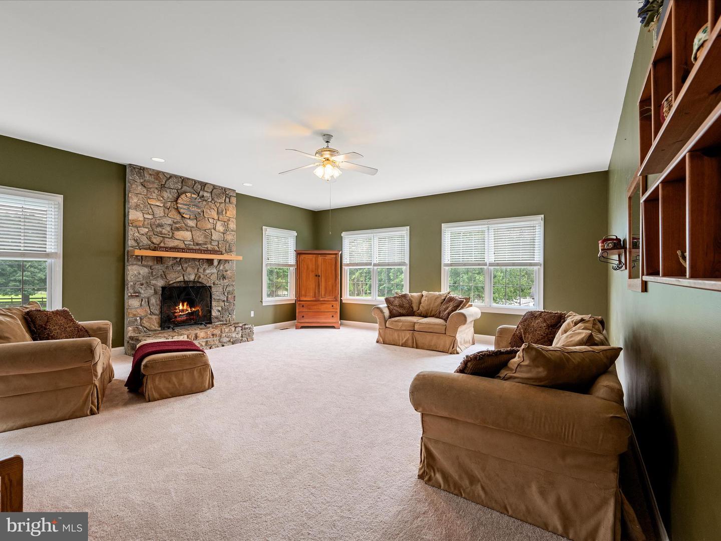 17006 LAKEWOOD CT, PURCELLVILLE, Virginia 20132, 5 Bedrooms Bedrooms, ,2 BathroomsBathrooms,Residential,For sale,17006 LAKEWOOD CT,VALO2101398 MLS # VALO2101398