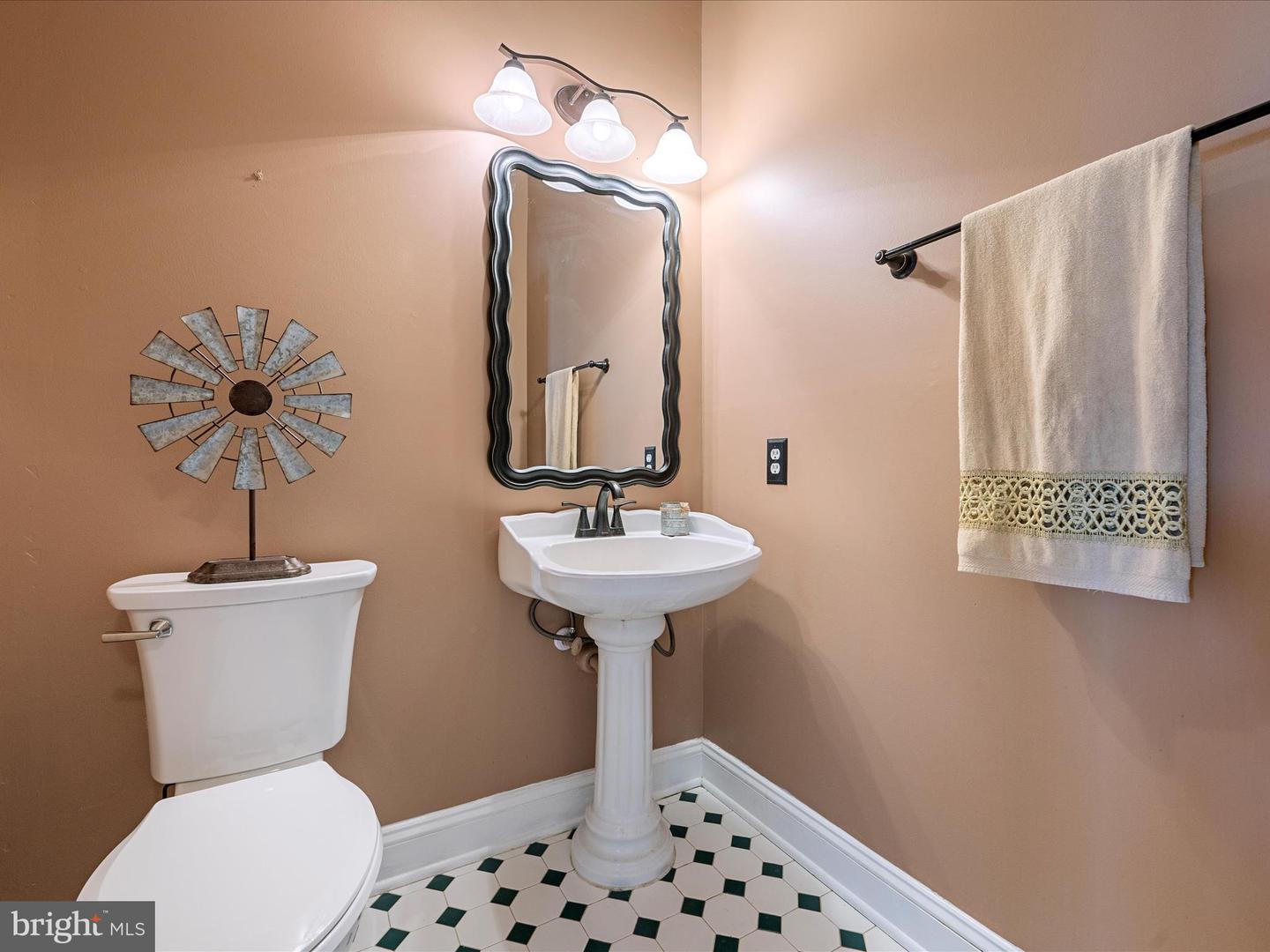 17006 LAKEWOOD CT, PURCELLVILLE, Virginia 20132, 5 Bedrooms Bedrooms, ,2 BathroomsBathrooms,Residential,For sale,17006 LAKEWOOD CT,VALO2101398 MLS # VALO2101398
