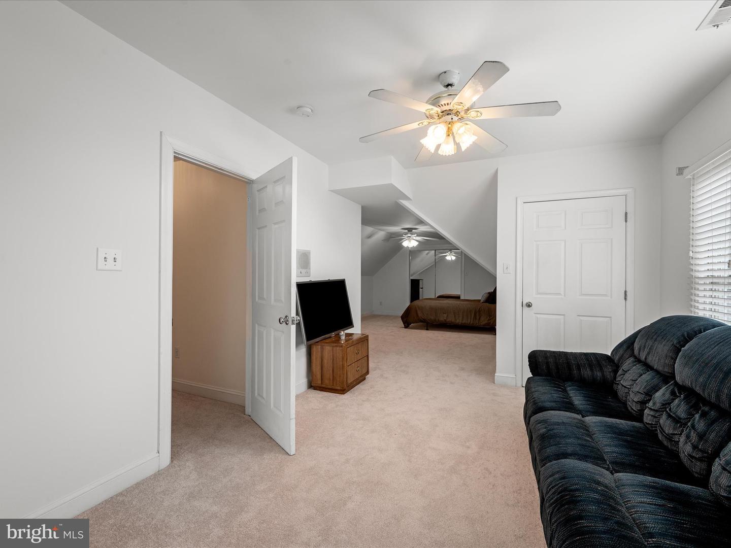 17006 LAKEWOOD CT, PURCELLVILLE, Virginia 20132, 5 Bedrooms Bedrooms, ,2 BathroomsBathrooms,Residential,For sale,17006 LAKEWOOD CT,VALO2101398 MLS # VALO2101398