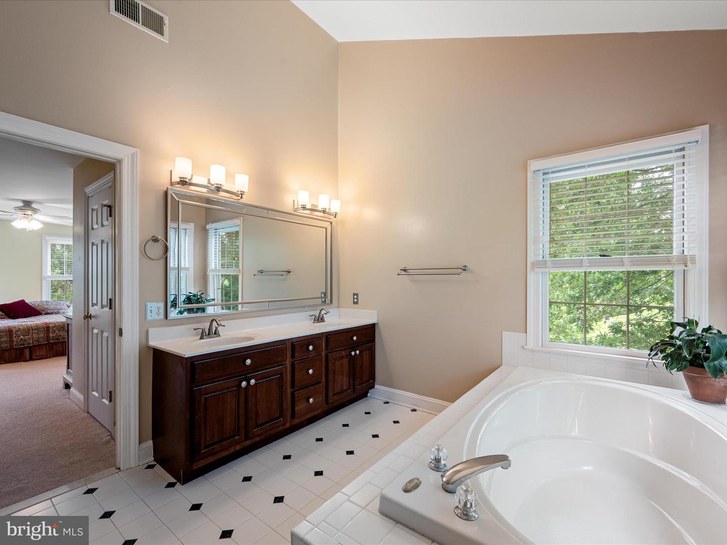 17006 LAKEWOOD CT, PURCELLVILLE, Virginia 20132, 5 Bedrooms Bedrooms, ,2 BathroomsBathrooms,Residential,For sale,17006 LAKEWOOD CT,VALO2101398 MLS # VALO2101398