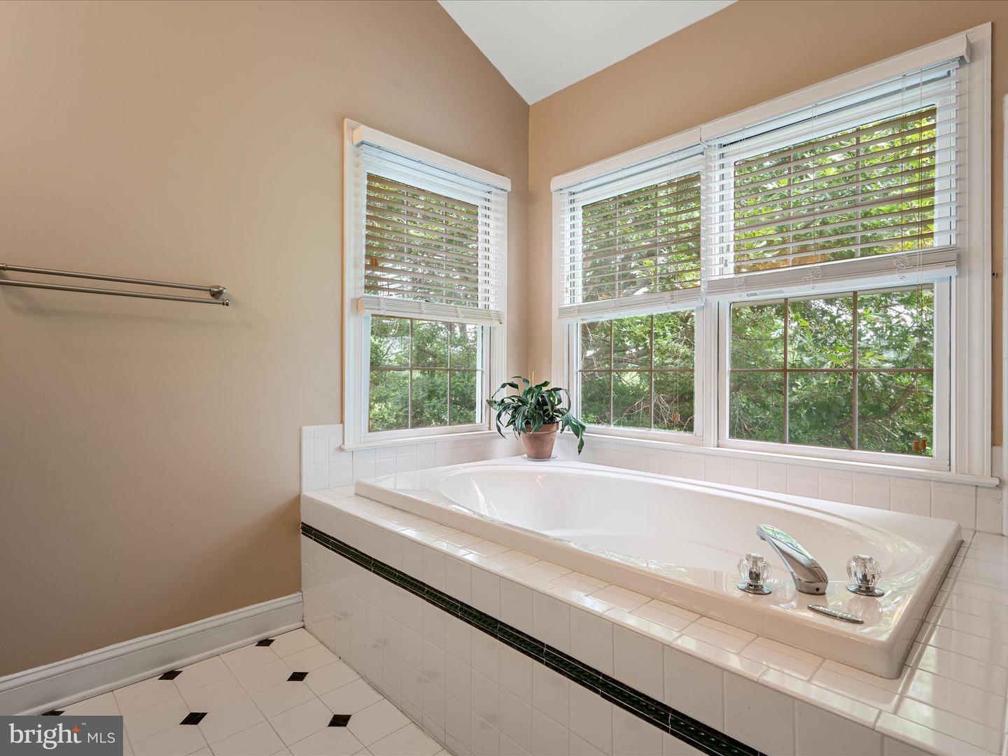 17006 LAKEWOOD CT, PURCELLVILLE, Virginia 20132, 5 Bedrooms Bedrooms, ,2 BathroomsBathrooms,Residential,For sale,17006 LAKEWOOD CT,VALO2101398 MLS # VALO2101398