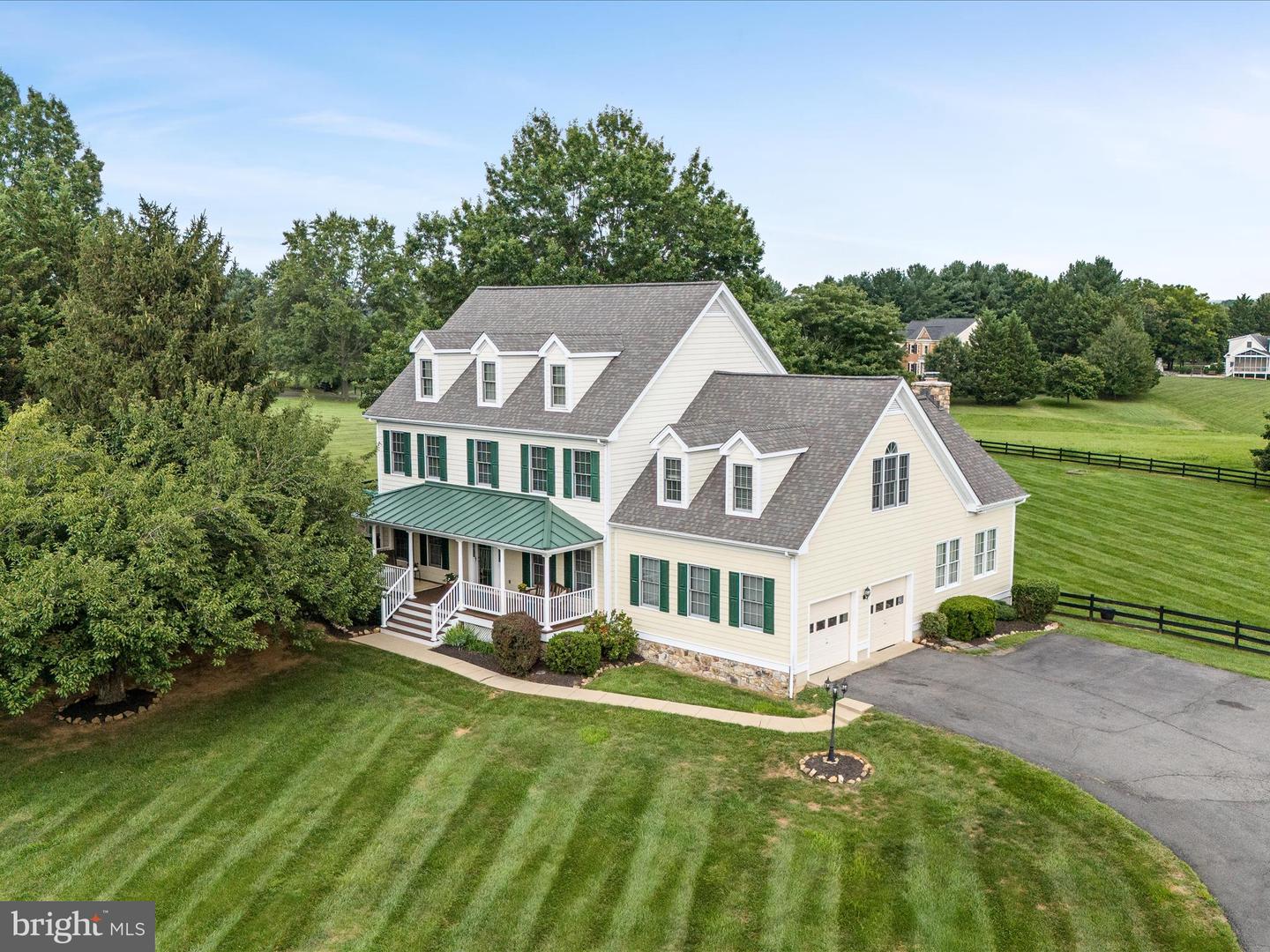 17006 LAKEWOOD CT, PURCELLVILLE, Virginia 20132, 5 Bedrooms Bedrooms, ,2 BathroomsBathrooms,Residential,For sale,17006 LAKEWOOD CT,VALO2101398 MLS # VALO2101398