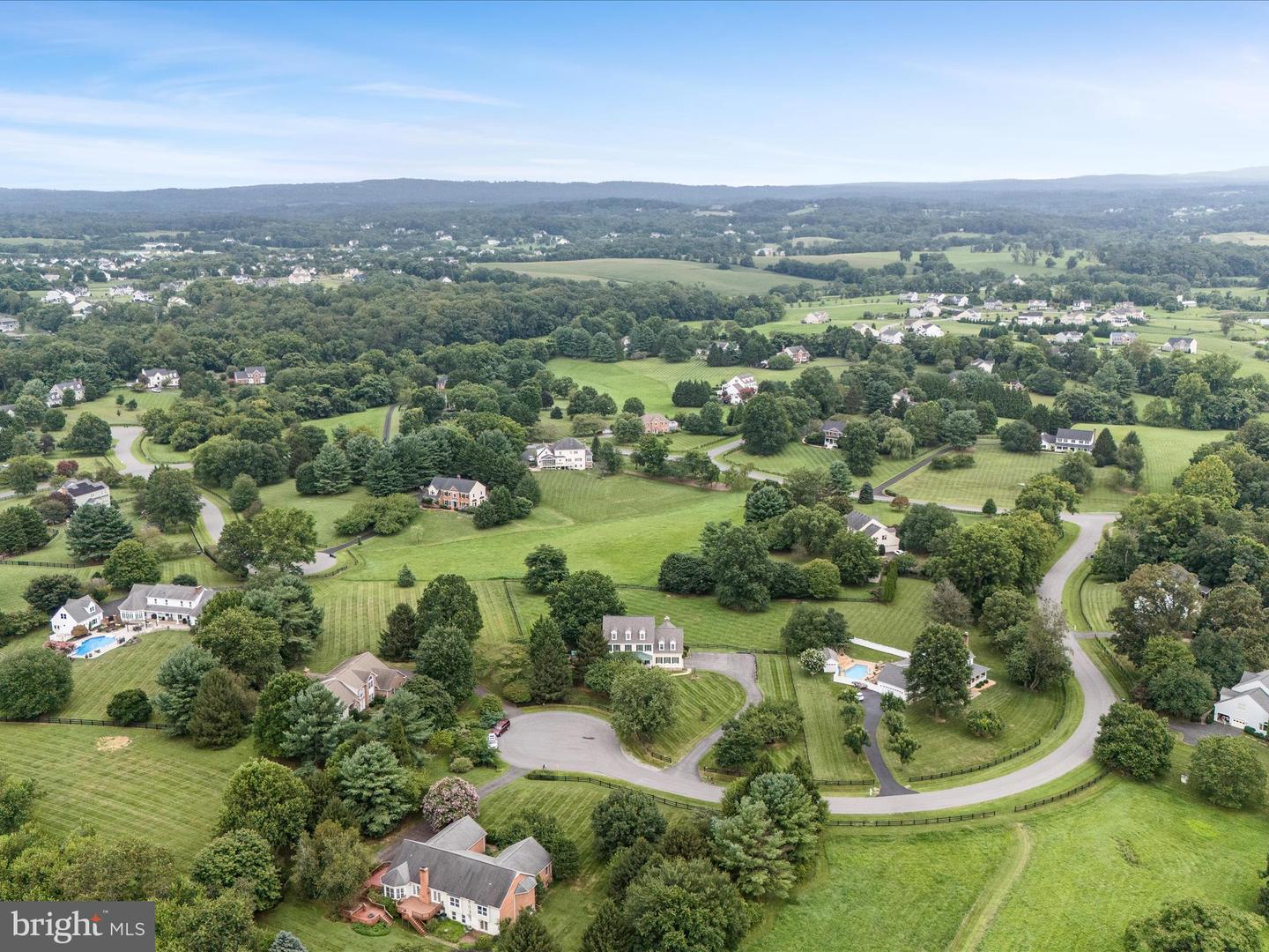 17006 LAKEWOOD CT, PURCELLVILLE, Virginia 20132, 5 Bedrooms Bedrooms, ,2 BathroomsBathrooms,Residential,For sale,17006 LAKEWOOD CT,VALO2101398 MLS # VALO2101398