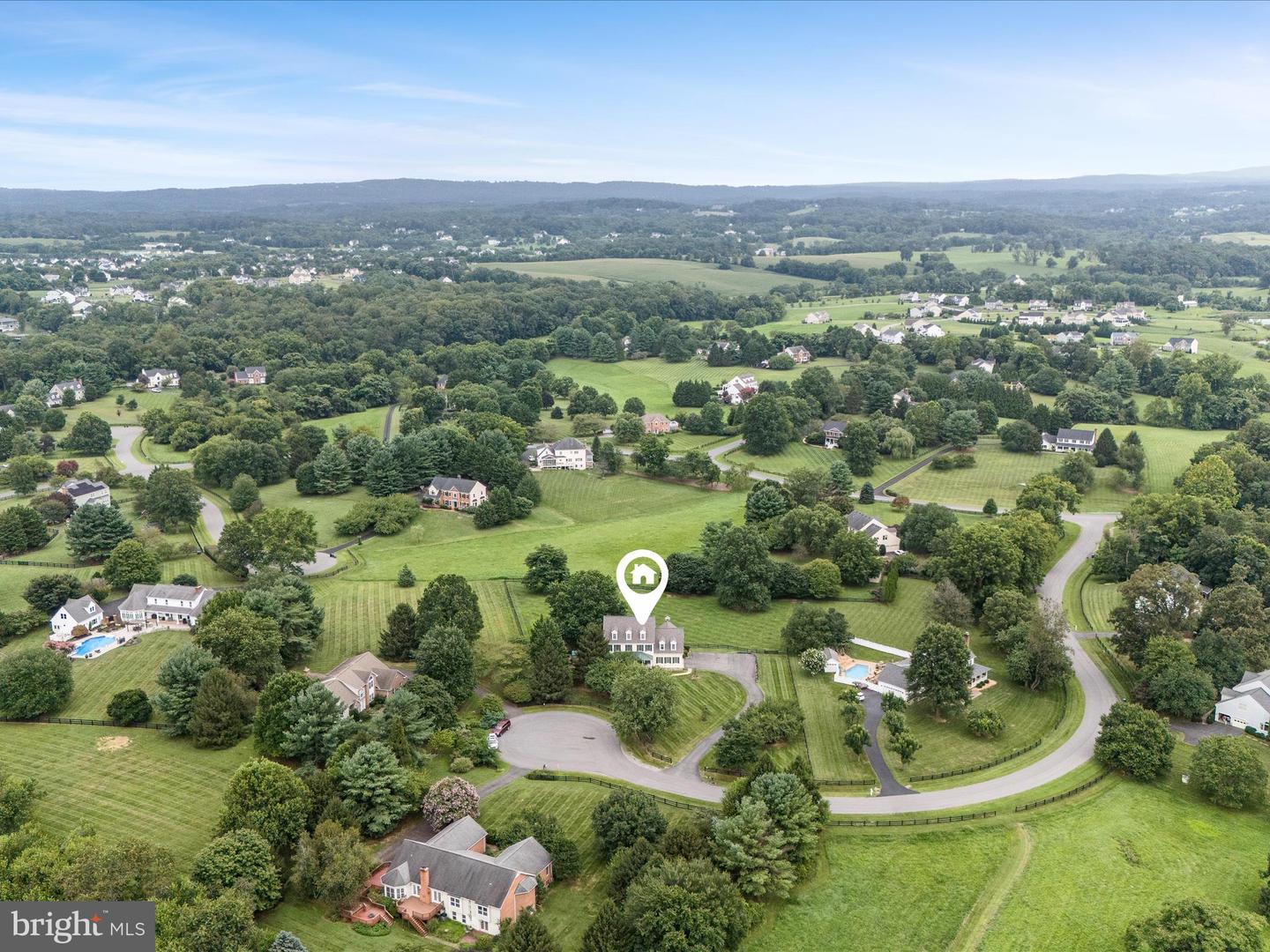 17006 LAKEWOOD CT, PURCELLVILLE, Virginia 20132, 5 Bedrooms Bedrooms, ,2 BathroomsBathrooms,Residential,For sale,17006 LAKEWOOD CT,VALO2101398 MLS # VALO2101398