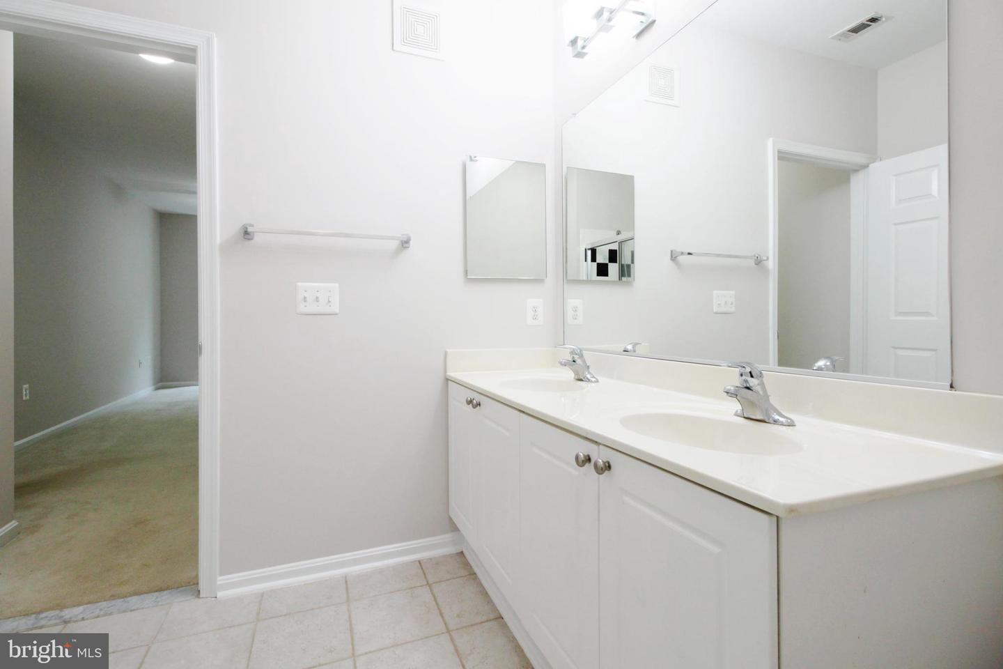 2791 CENTERBORO DR #272, VIENNA, Virginia 22181, 2 Bedrooms Bedrooms, ,2 BathroomsBathrooms,Residential,For sale,2791 CENTERBORO DR #272,VAFX2255240 MLS # VAFX2255240