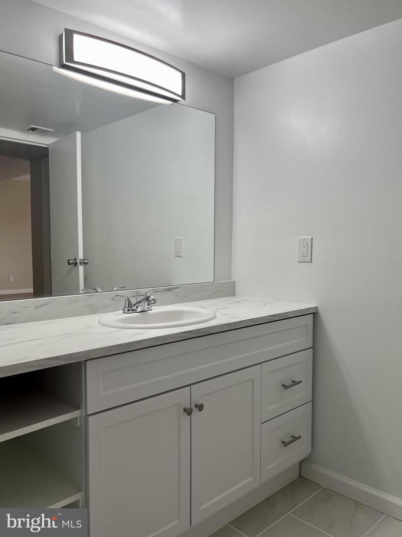 2647 REDCOAT DR #130, ALEXANDRIA, Virginia 22303, 1 Bedroom Bedrooms, ,1 BathroomBathrooms,Residential,For sale,2647 REDCOAT DR #130,VAFX2256048 MLS # VAFX2256048