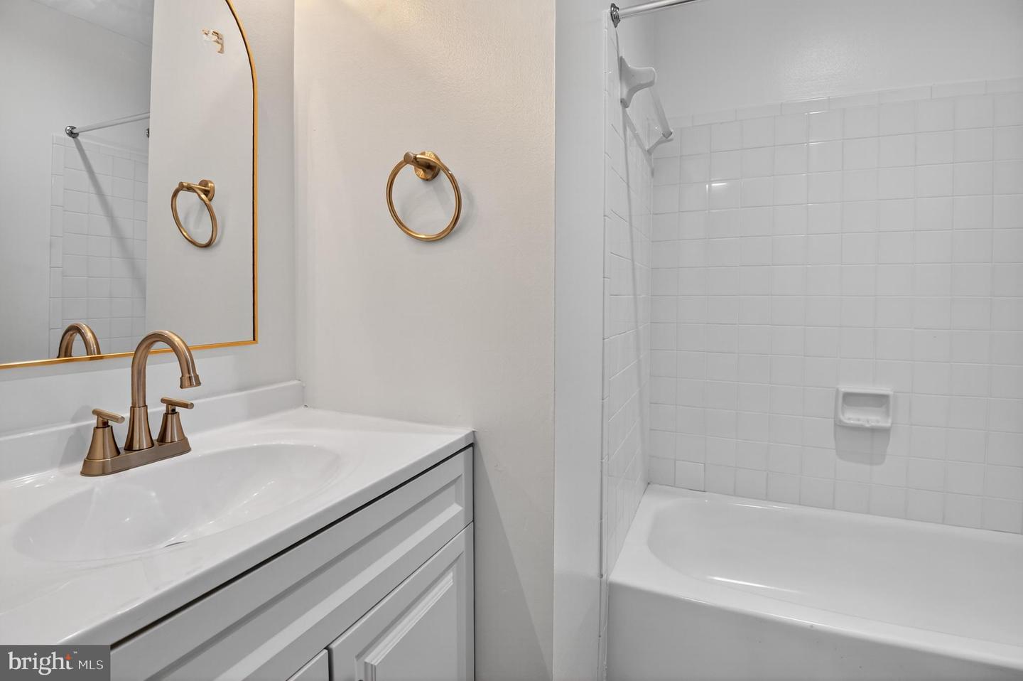 7806 SOLOMON SEAL DR, SPRINGFIELD, Virginia 22152, 3 Bedrooms Bedrooms, 3 Rooms Rooms,2 BathroomsBathrooms,Residential,For sale,7806 SOLOMON SEAL DR,VAFX2256198 MLS # VAFX2256198