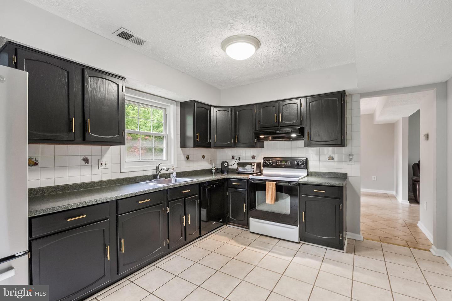 13201 JASPER RD, FAIRFAX, Virginia 22033, 4 Bedrooms Bedrooms, ,2 BathroomsBathrooms,Residential,For sale,13201 JASPER RD,VAFX2256234 MLS # VAFX2256234