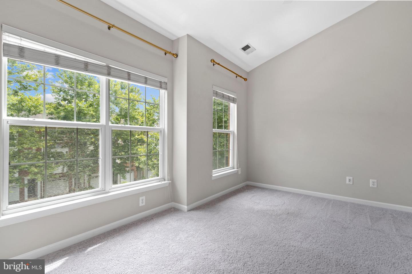 20435 SCIOTO TER, ASHBURN, Virginia 20147, 2 Bedrooms Bedrooms, ,3 BathroomsBathrooms,Residential,For sale,20435 SCIOTO TER,VALO2102642 MLS # VALO2102642