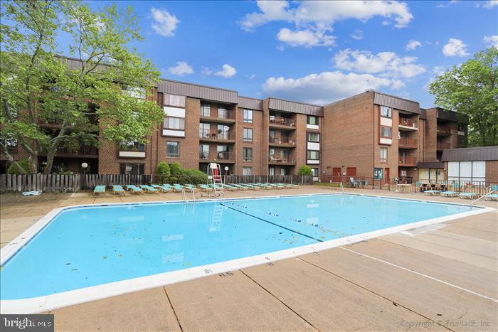 126 ROBERTS LN #101, ALEXANDRIA, Virginia 22314, 2 Bedrooms Bedrooms, ,1 BathroomBathrooms,Residential,For sale,126 ROBERTS LN #101,VAAX2047964 MLS # VAAX2047964