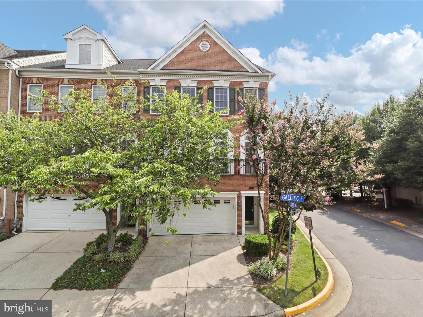 11465 GALLIEC ST #34, FAIRFAX, Virginia 22030, 4 Bedrooms Bedrooms, 12 Rooms Rooms,3 BathroomsBathrooms,Residential,For sale,11465 GALLIEC ST #34,VAFX2258300 MLS # VAFX2258300