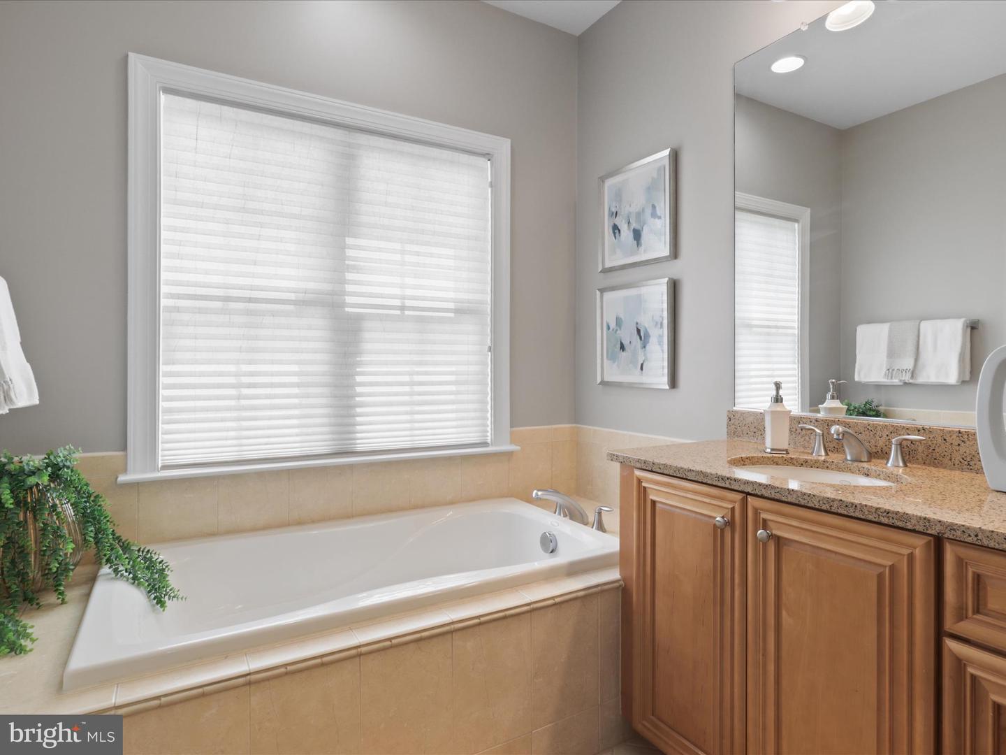 11465 GALLIEC ST #34, FAIRFAX, Virginia 22030, 4 Bedrooms Bedrooms, 12 Rooms Rooms,3 BathroomsBathrooms,Residential,For sale,11465 GALLIEC ST #34,VAFX2258300 MLS # VAFX2258300