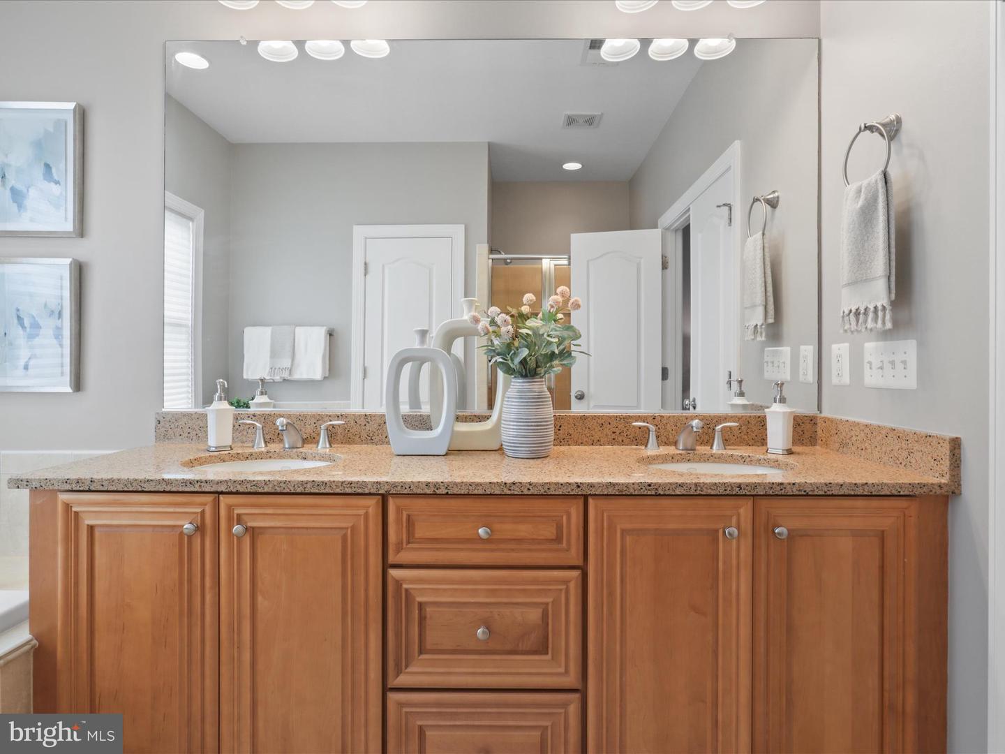 11465 GALLIEC ST #34, FAIRFAX, Virginia 22030, 4 Bedrooms Bedrooms, 12 Rooms Rooms,3 BathroomsBathrooms,Residential,For sale,11465 GALLIEC ST #34,VAFX2258300 MLS # VAFX2258300