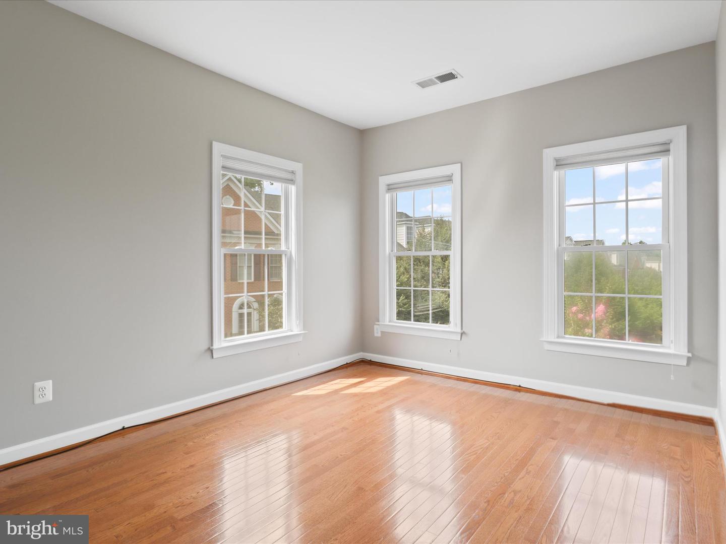 11465 GALLIEC ST #34, FAIRFAX, Virginia 22030, 4 Bedrooms Bedrooms, 12 Rooms Rooms,3 BathroomsBathrooms,Residential,For sale,11465 GALLIEC ST #34,VAFX2258300 MLS # VAFX2258300