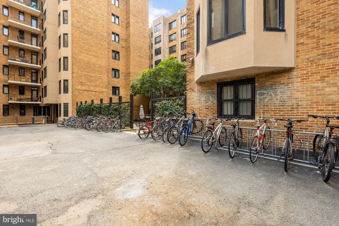 1701 16TH ST NW #734, WASHINGTON, District Of Columbia 20009, 2 Bedrooms Bedrooms, 5 Rooms Rooms,1 BathroomBathrooms,Residential,For sale,1701 16TH ST NW #734,DCDC2212746 MLS # DCDC2212746
