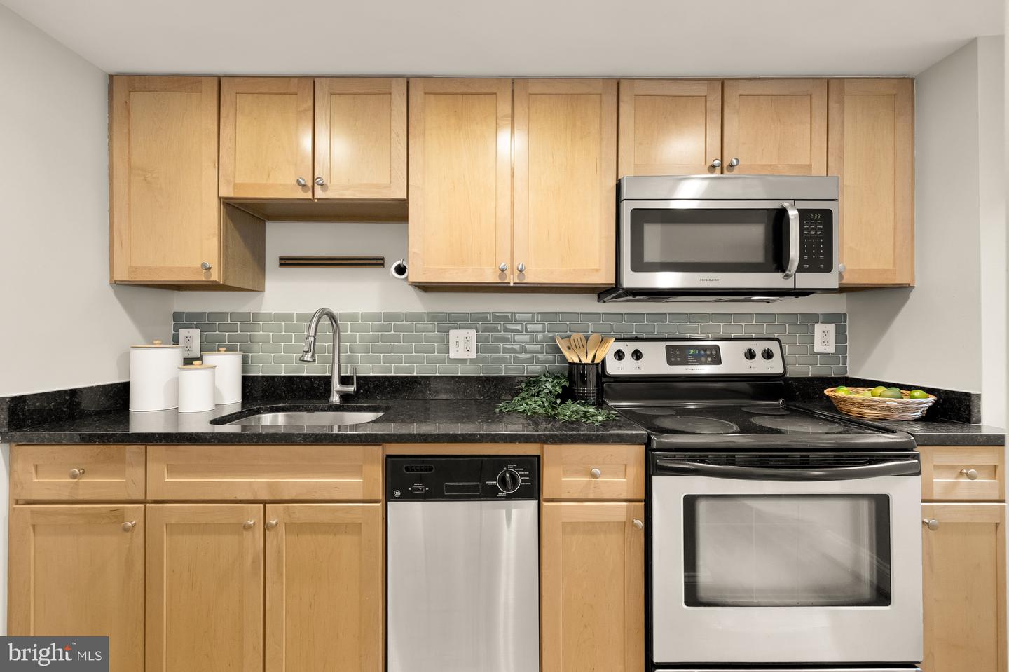 1701 16TH ST NW #734, WASHINGTON, District Of Columbia 20009, 2 Bedrooms Bedrooms, 5 Rooms Rooms,1 BathroomBathrooms,Residential,For sale,1701 16TH ST NW #734,DCDC2212746 MLS # DCDC2212746