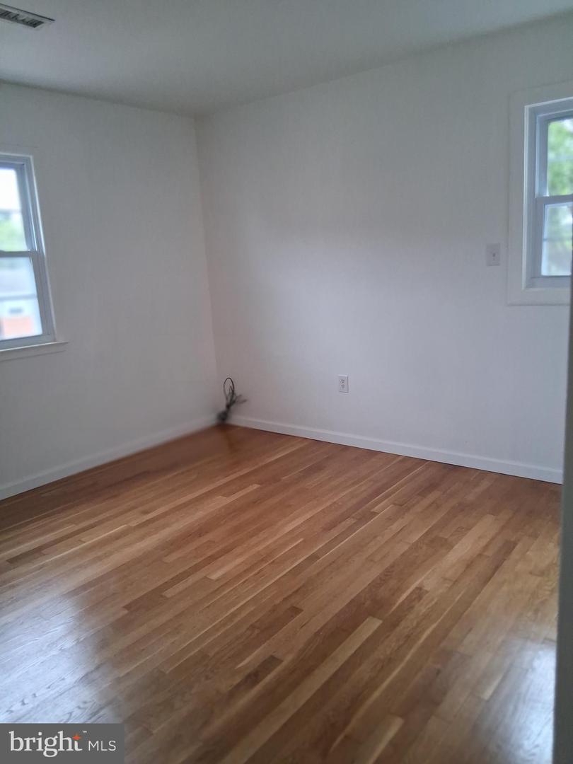 8004 CLIFTON ST, MANASSAS, Virginia 20109, 7 Bedrooms Bedrooms, ,3 BathroomsBathrooms,Residential,For sale,8004 CLIFTON ST,VAPW2100384 MLS # VAPW2100384