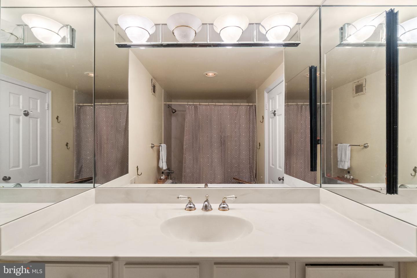 700 NEW HAMPSHIRE AVE NW #512, WASHINGTON, District Of Columbia 20037, 1 Bedroom Bedrooms, ,1 BathroomBathrooms,Residential,For sale,700 NEW HAMPSHIRE AVE NW #512,DCDC2213084 MLS # DCDC2213084