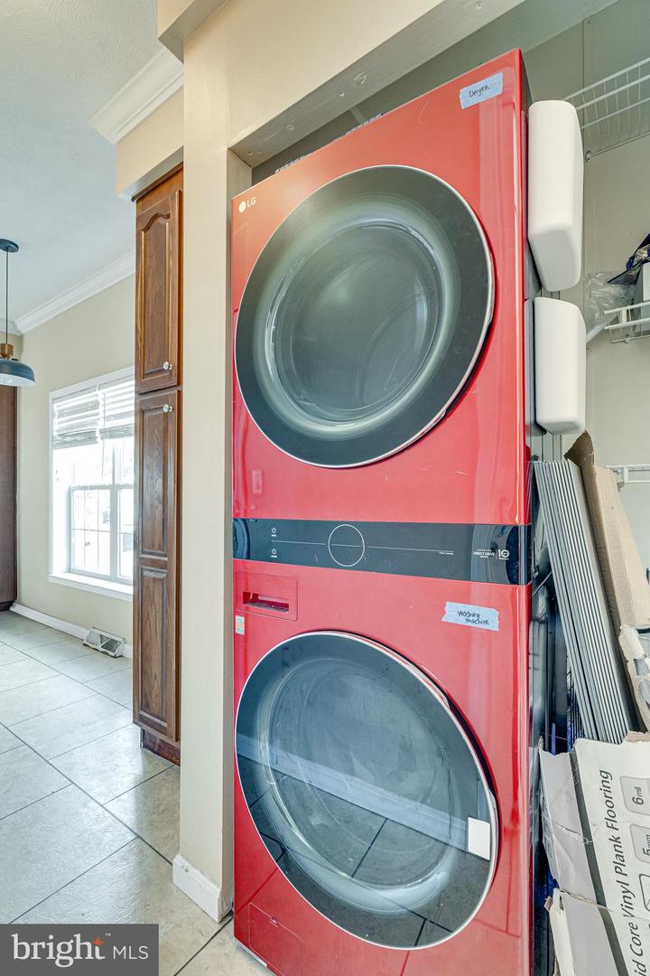 4252 AIRLINE PKWY, CHANTILLY, Virginia 20151, 2 Bedrooms Bedrooms, 9 Rooms Rooms,1 BathroomBathrooms,Residential,For sale,4252 AIRLINE PKWY,VAFX2258726 MLS # VAFX2258726