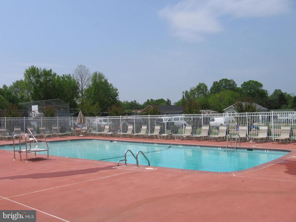 4252 AIRLINE PKWY, CHANTILLY, Virginia 20151, 2 Bedrooms Bedrooms, 9 Rooms Rooms,1 BathroomBathrooms,Residential,For sale,4252 AIRLINE PKWY,VAFX2258726 MLS # VAFX2258726