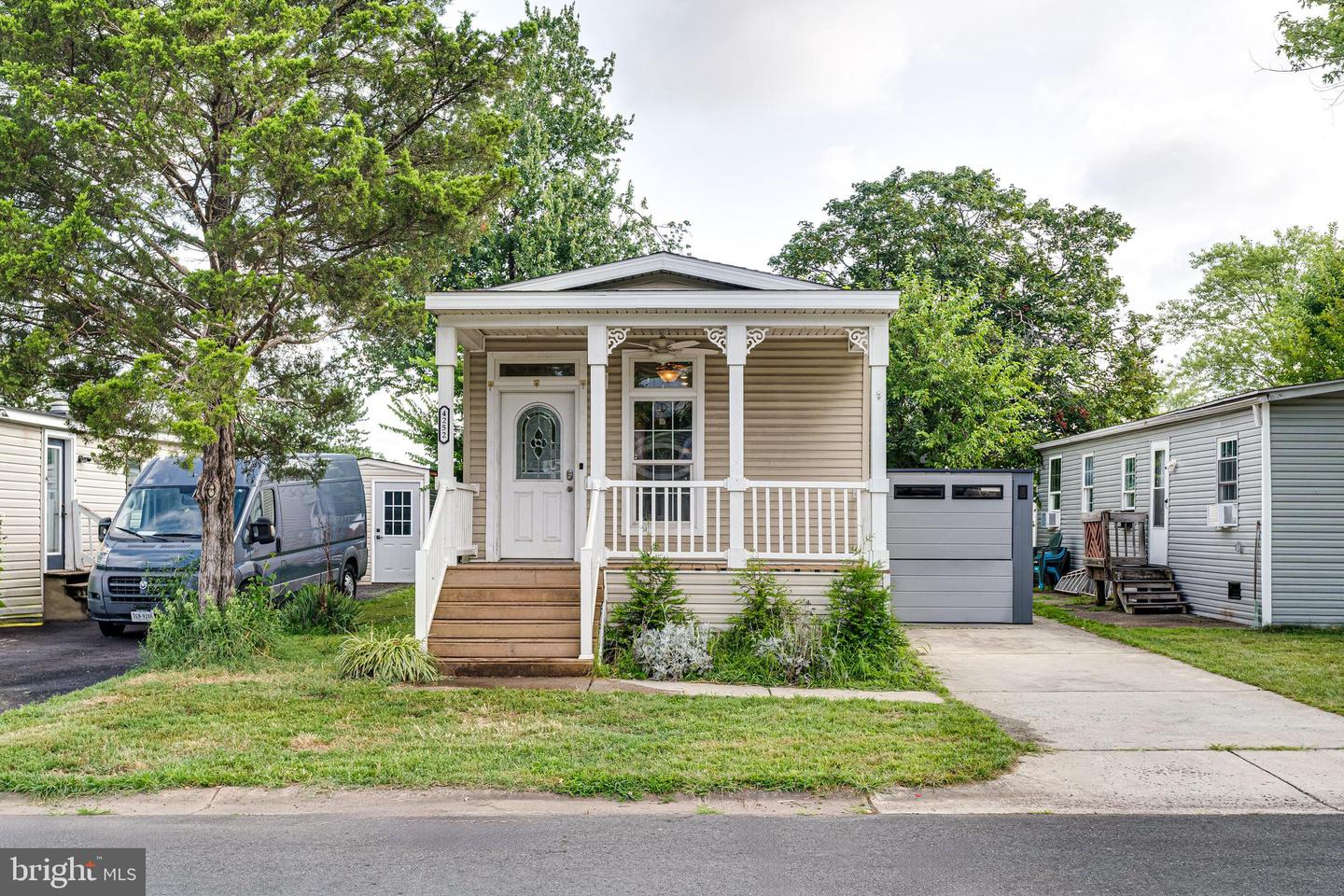 4252 AIRLINE PKWY, CHANTILLY, Virginia 20151, 2 Bedrooms Bedrooms, 9 Rooms Rooms,1 BathroomBathrooms,Residential,For sale,4252 AIRLINE PKWY,VAFX2258726 MLS # VAFX2258726