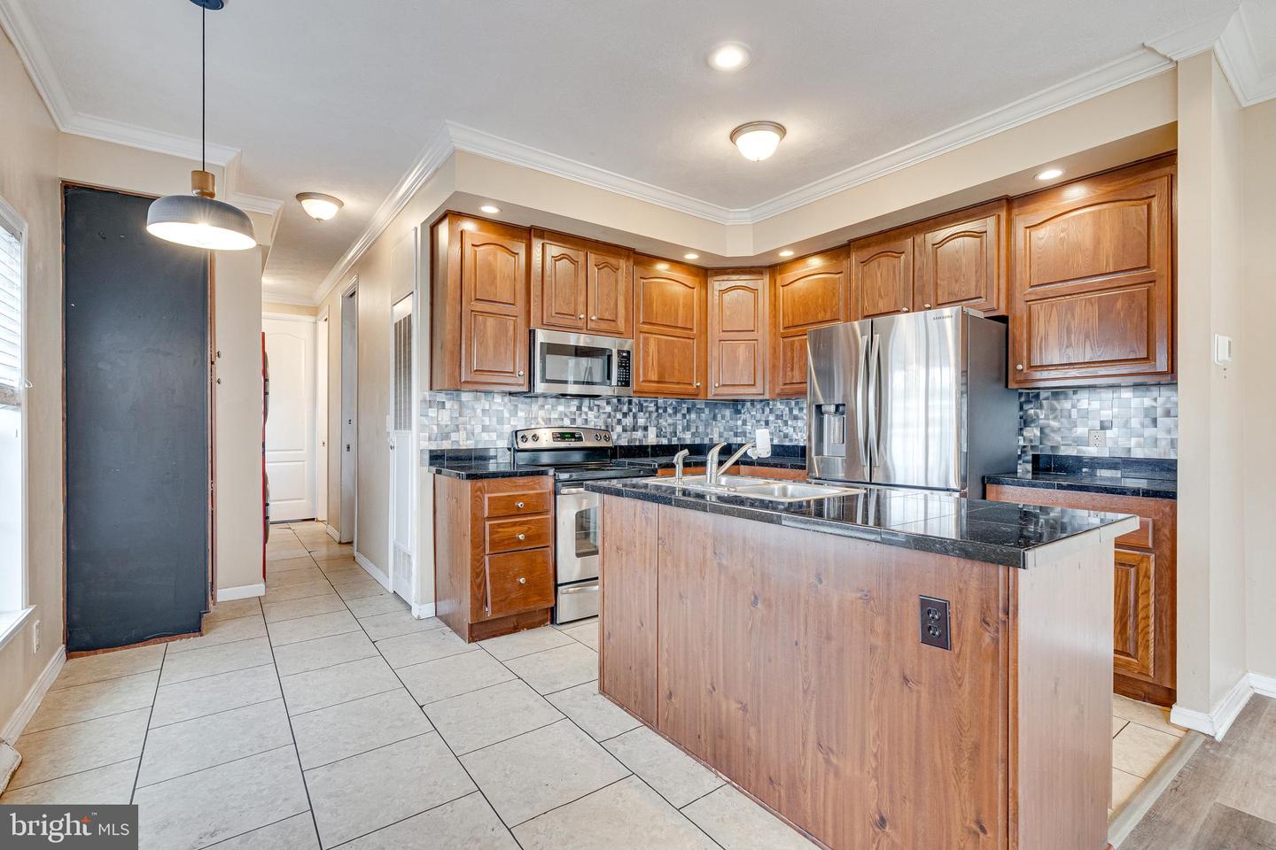 4252 AIRLINE PKWY, CHANTILLY, Virginia 20151, 2 Bedrooms Bedrooms, 9 Rooms Rooms,1 BathroomBathrooms,Residential,For sale,4252 AIRLINE PKWY,VAFX2258726 MLS # VAFX2258726
