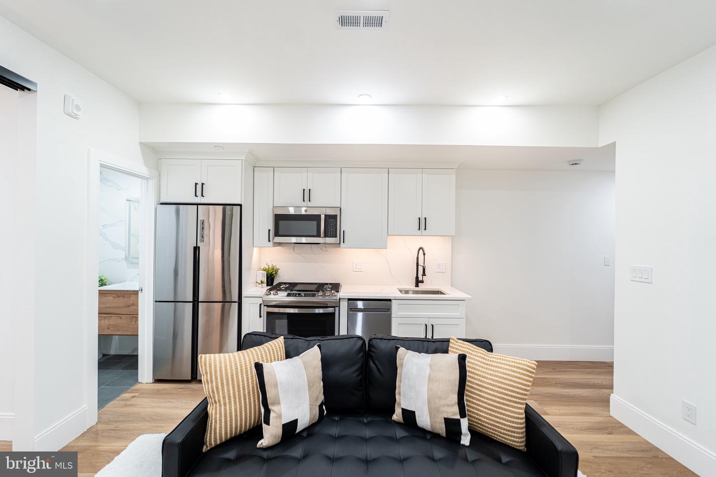 1714 EUCLID ST NW #2, WASHINGTON, District Of Columbia 20009, 2 Bedrooms Bedrooms, ,1 BathroomBathrooms,Residential,For sale,1714 EUCLID ST NW #2,DCDC2213266 MLS # DCDC2213266